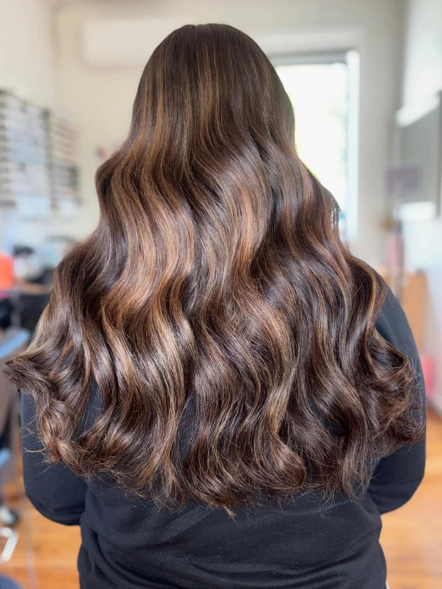 You don&rsquo;t go from years of dark to this without doing it properly first.

One colour eraser to break through old pigment, then strategically placed foils to rebuild lightness and create that soft, natural dimension&mdash;this is how you lift he