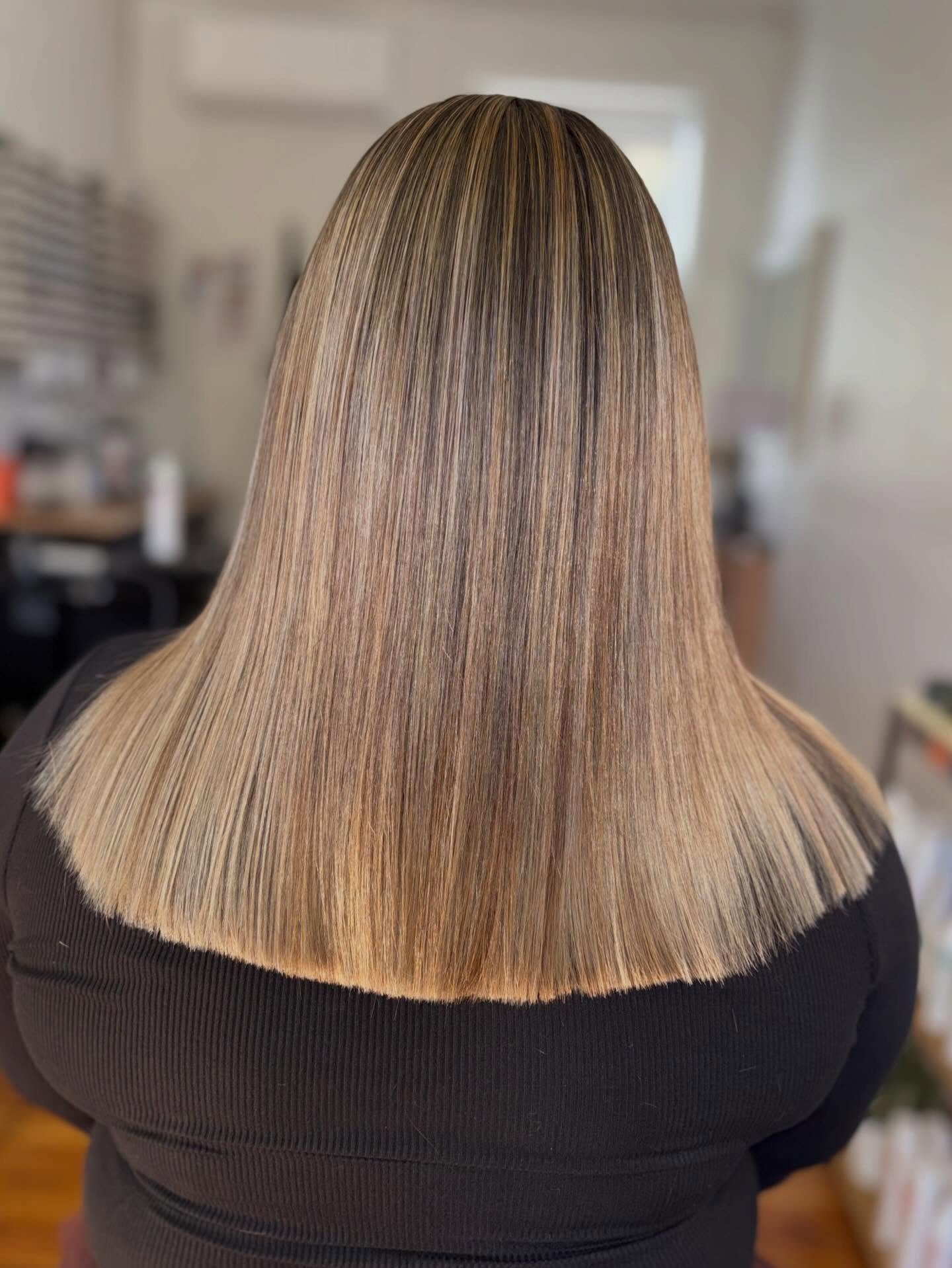 Blonde, but make it fresh again &mdash; Maddie&rsquo;s Saturday refresh bringing the brightness back through the mids and ends with a clean, creamy finish and a sharp trim to match. Nothing dull, nothing heavy&hellip; just healthy, glossy blonde done