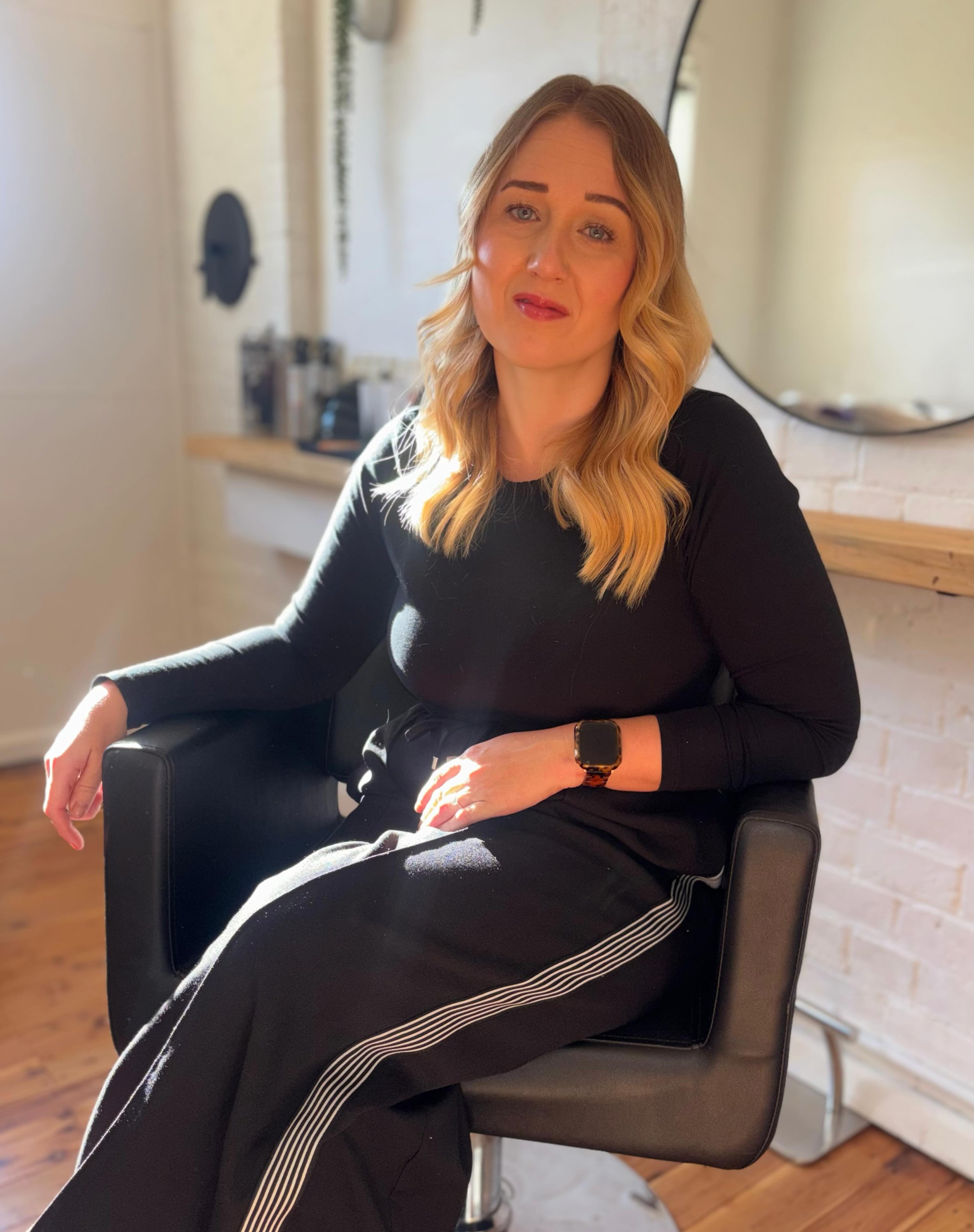 Realised I don&rsquo;t really show my face on here all that much&hellip; so I thought it was probably time to re-introduce myself and show the face behind the chair 🤍

I&rsquo;m Claudia &mdash; mum of two girls, owner of my little home salon space i
