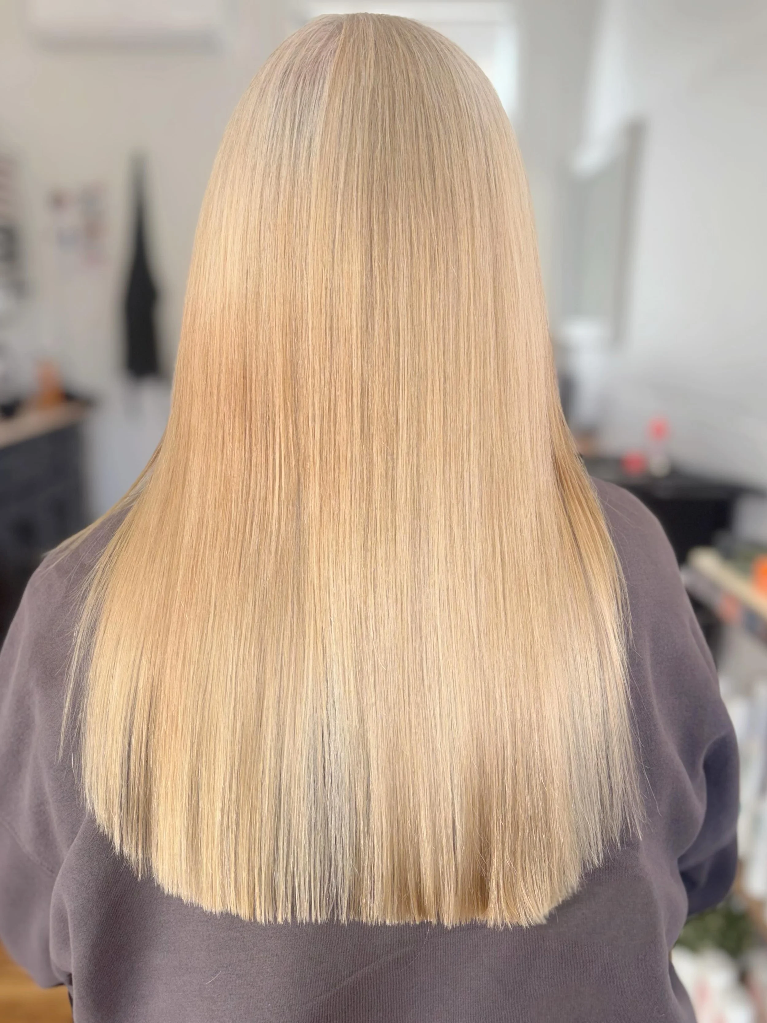 A good blonde refresh and a little grey blending can honestly make the world of difference 🤍 Anne&rsquo;s appointment was all about softening regrowth, brightening her blonde back up and creating a seamless creamy finish from root to ends ✨ Fresh, b