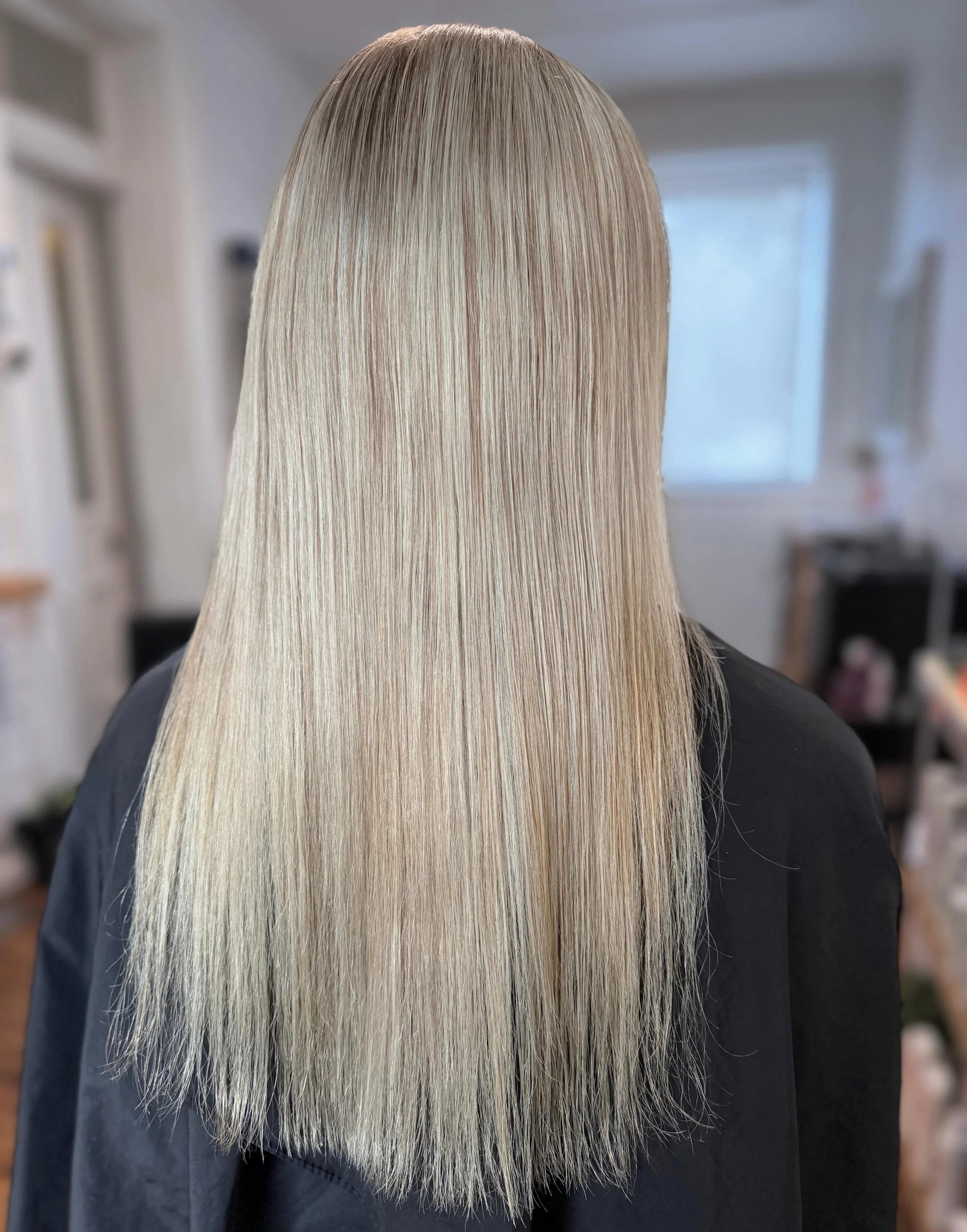 Another trip around the sun calls for fresh hair 🎂✨ Full head foils and a subtle root smudge to keep this blonde bright while making the grow-out a little more forgiving between appointments. The perfect mix of fresh, bright and low-maintenance 🤍 H