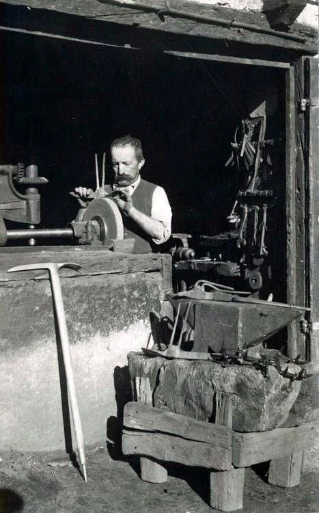 Grivel al lavoro - circa 1930