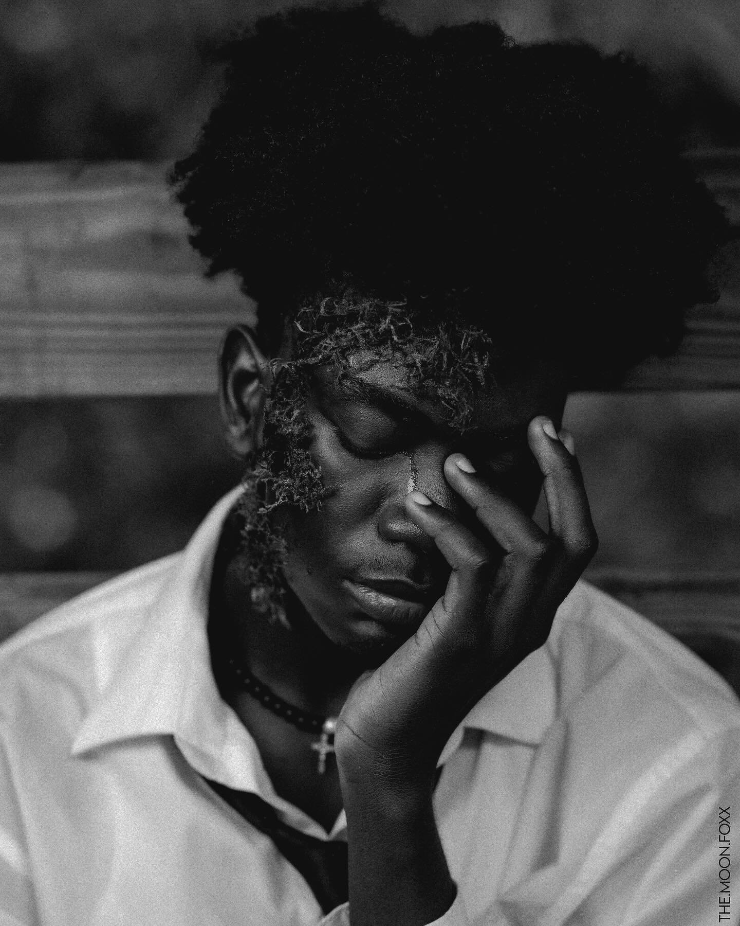 Listen before I go♾️
📷 @the.moon.foxx .  X.  @robertoxch 

.
.
.
.
.
#artwork #bahamianart #photography #bahamianartist #icebahamas