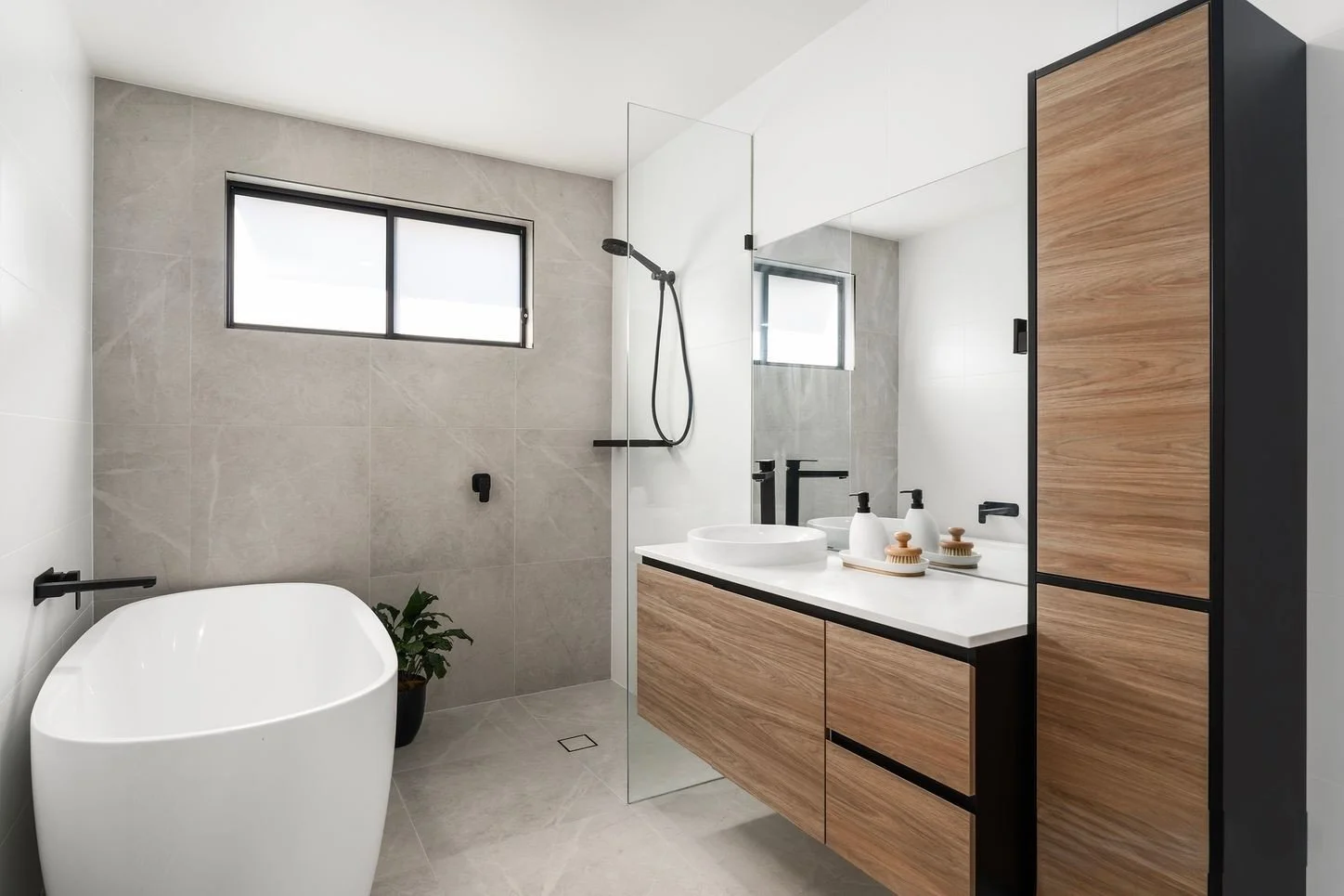 main bathroom.jpg