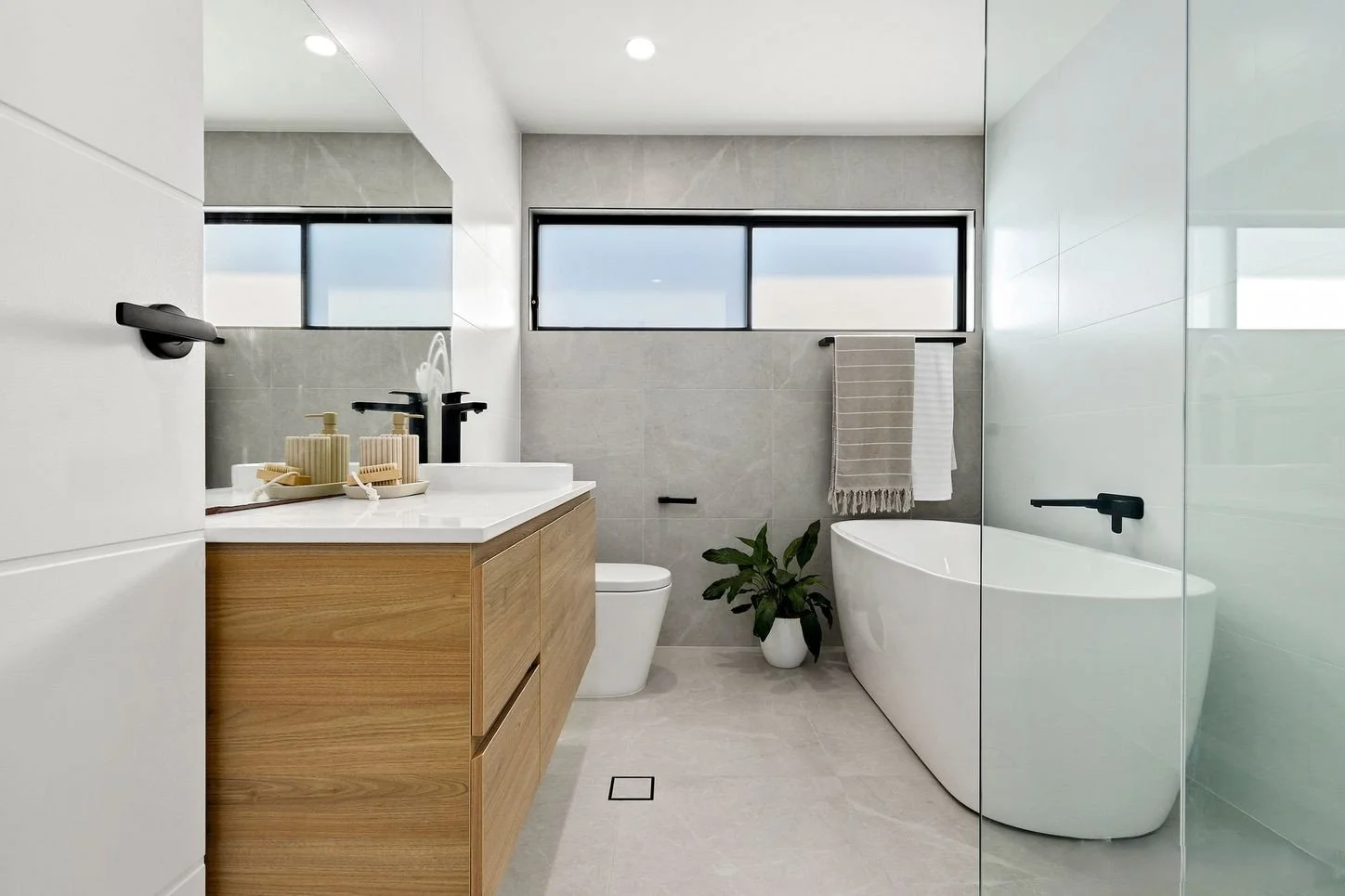 Main bathroom.jpg