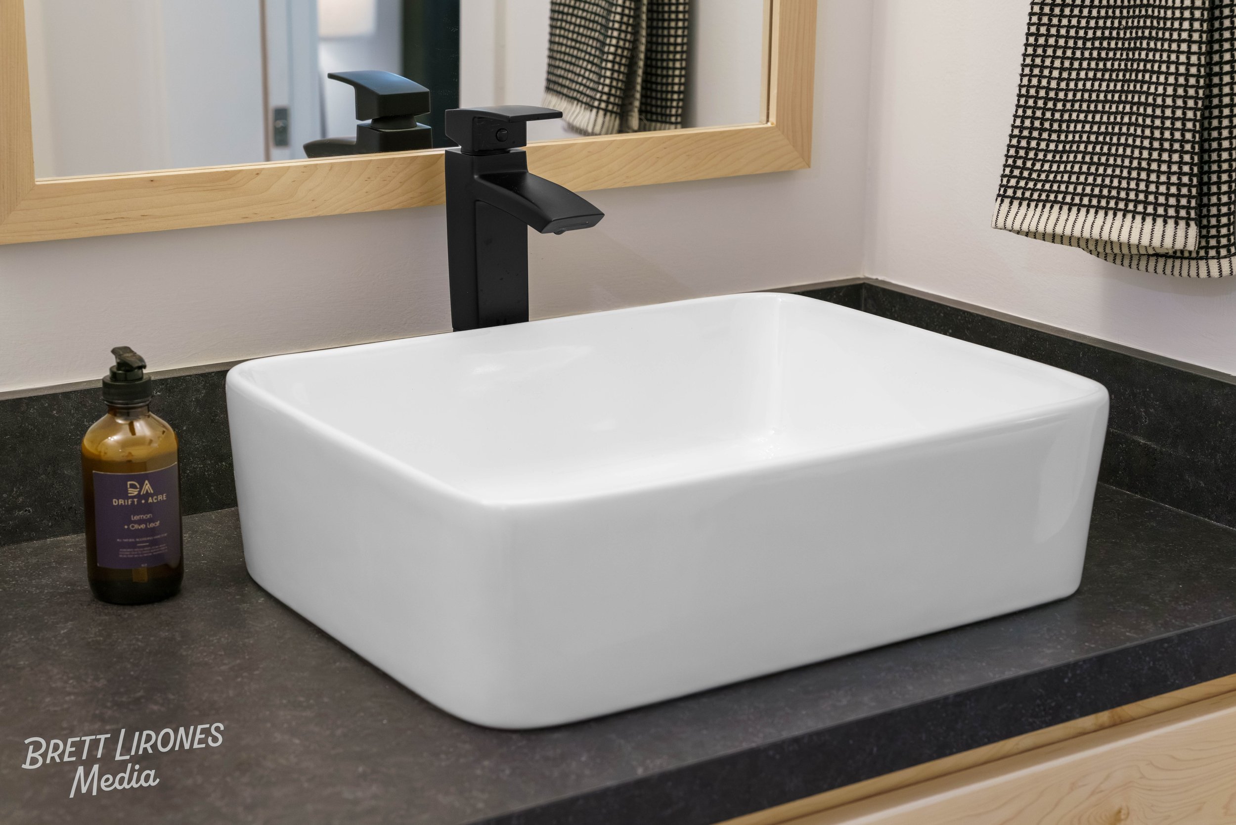 Watermark_web_A7R01582.jpg
