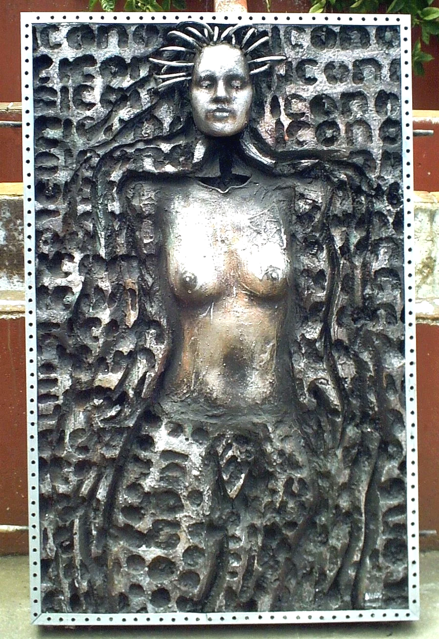 Titulo: Icono
Técnica: Fibra de vidrio, sobre madera, pintura acrílica.
Año: 2001