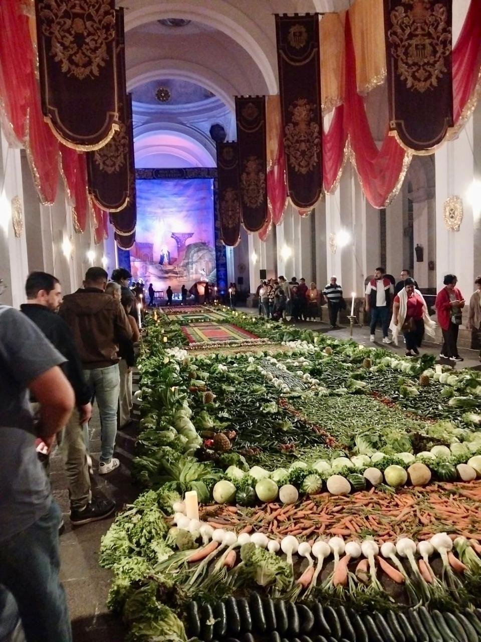 Detrás del Telón Monumental: “Hijo Mío, Aquí Estoy”