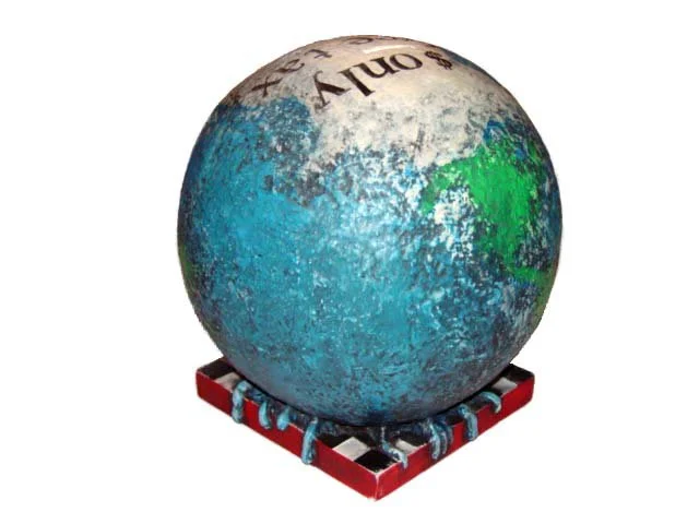 Titulo: Only Tax.
Técnica: Pasta de papel  sobre madera, acrílico.
Año: 2006