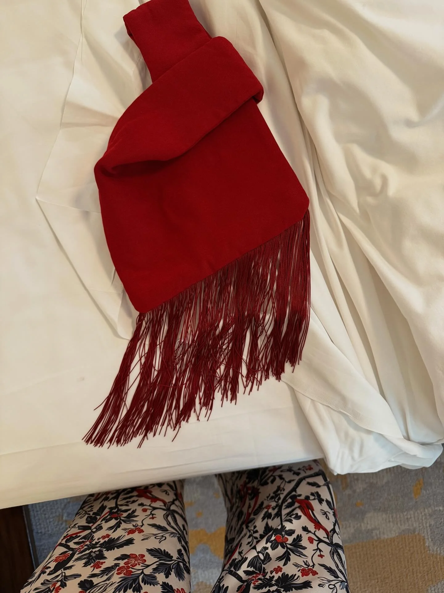 AN ETSY TREASURE TROVE 📿📿 brooches,faux fur scarves, &amp; fringe. all my latest purchases &amp; what&rsquo;s in my cart on my Substack now ✉️