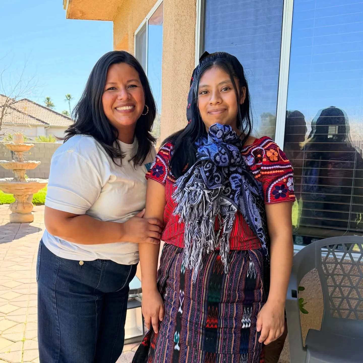 Angelina es de Guatemala, est&aacute; casada con Manuel y tienen dos hijos. Somos muy bendecidos de que ellos sean parte de la comunidad de la iglesia en Cornerstone. Su amabilidad y humildad siempre reflejan el amor de Cristo. 

Para nosotros no sol