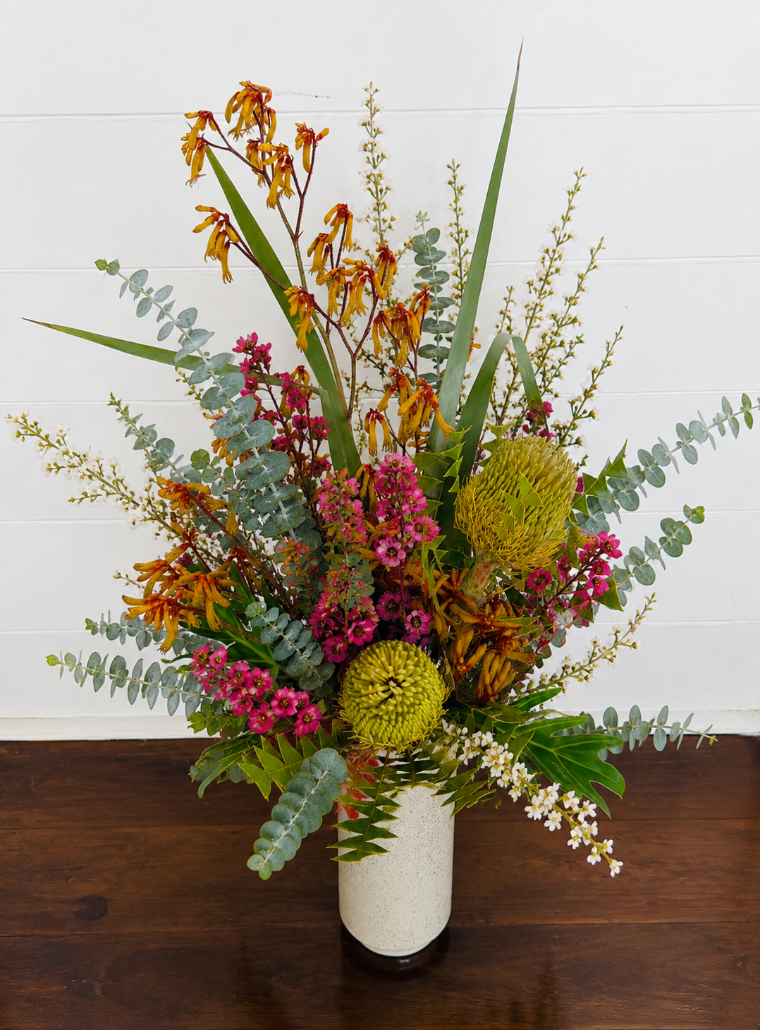 Flower arrangement in vase.png