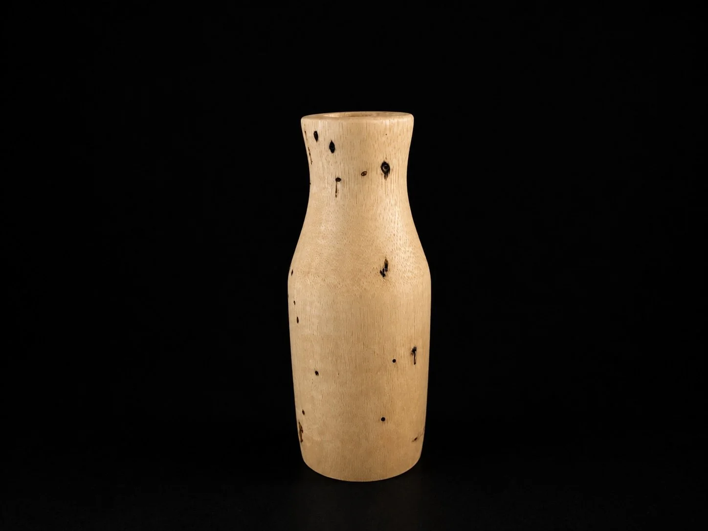 SA Vase 17H 22D Image 1.jpeg