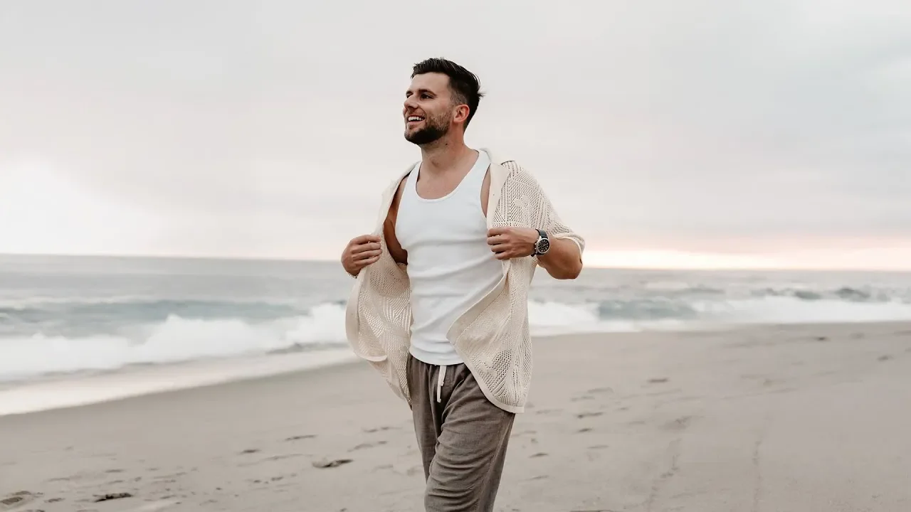 Named a Spotify "Artist to Watch," Chase Wright blends modern pop-rock loops with heart-on-sleeve country songwriting.