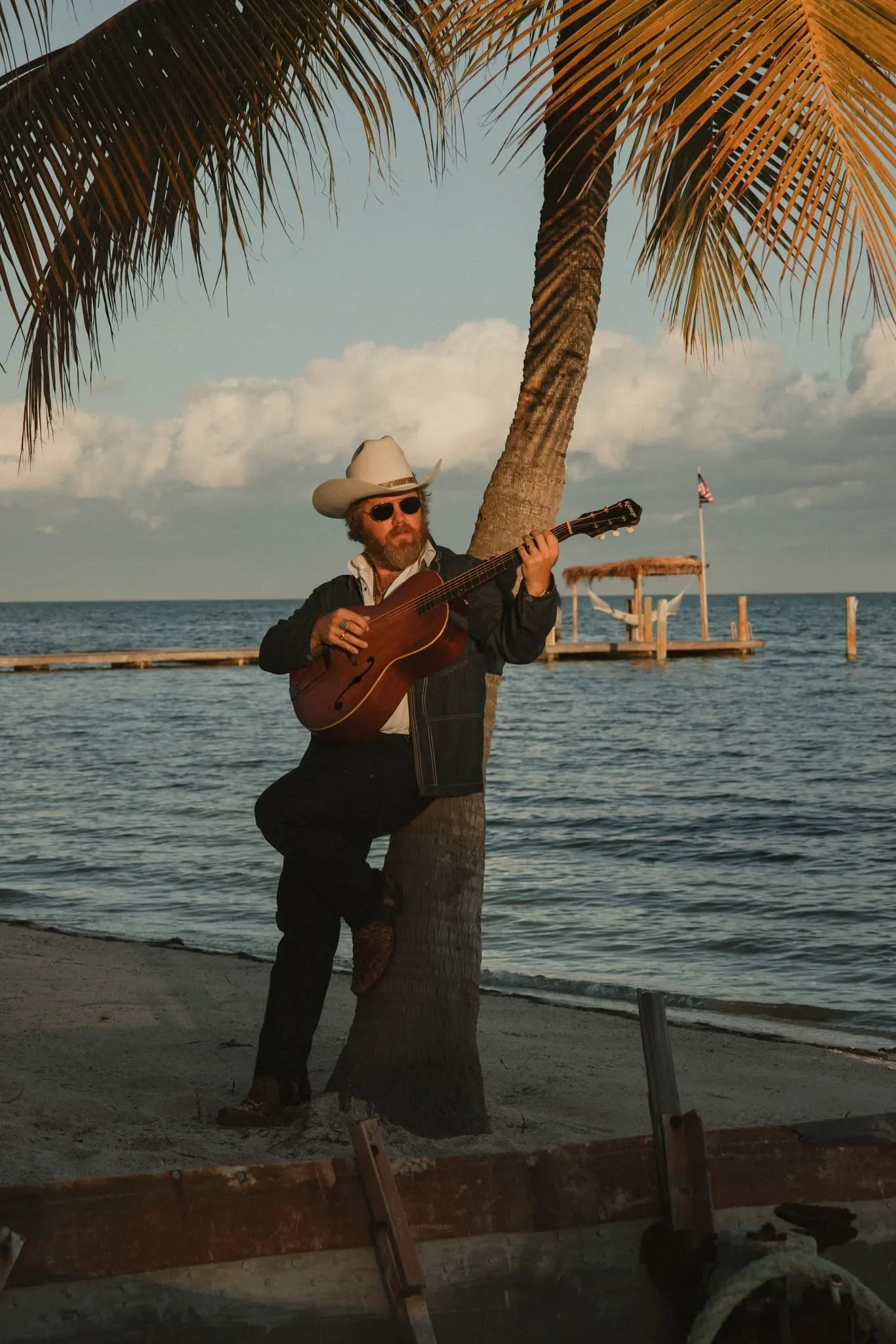 Hit Nashville singer-songwriter ERNEST, known for "Flower Shops" and writing smash hits for Morgan Wallen, takes the main stage for an unmissable live performance.