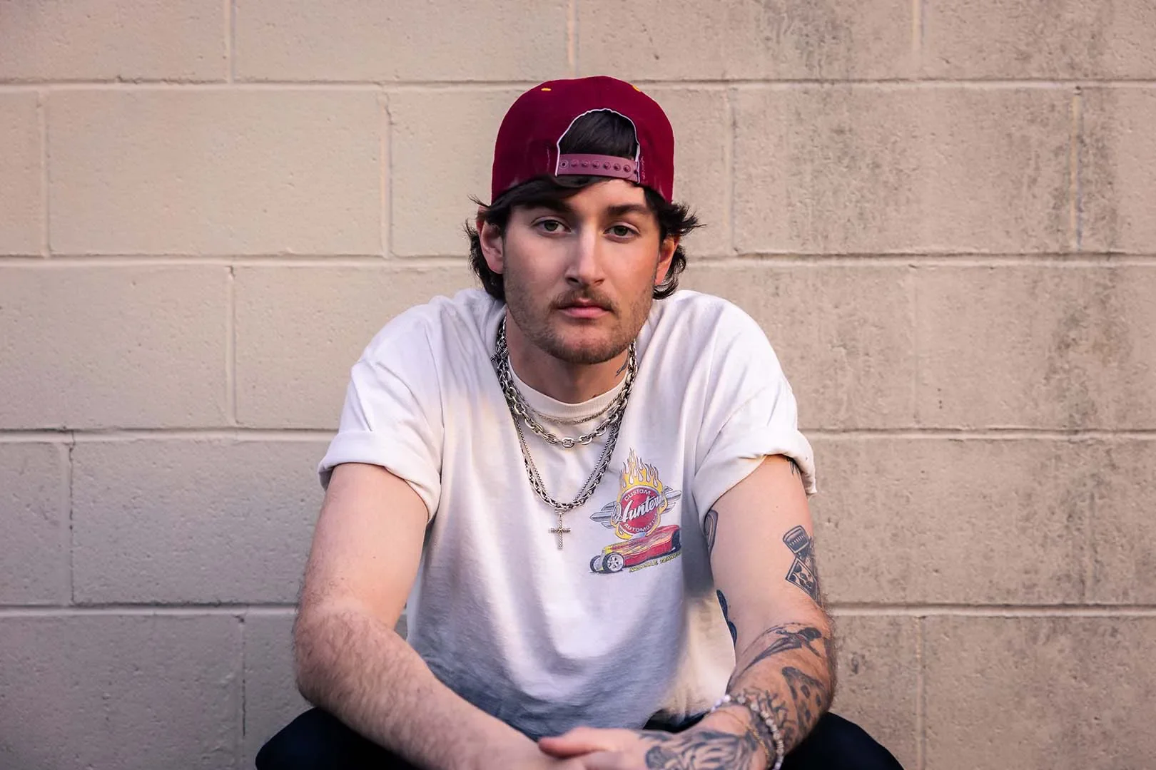 Pioneering the "grunge country" sound, Air Force veteran Austin Snell fuses heavy rock energy with raw country storytelling on viral hits like "Excuse the Mess".