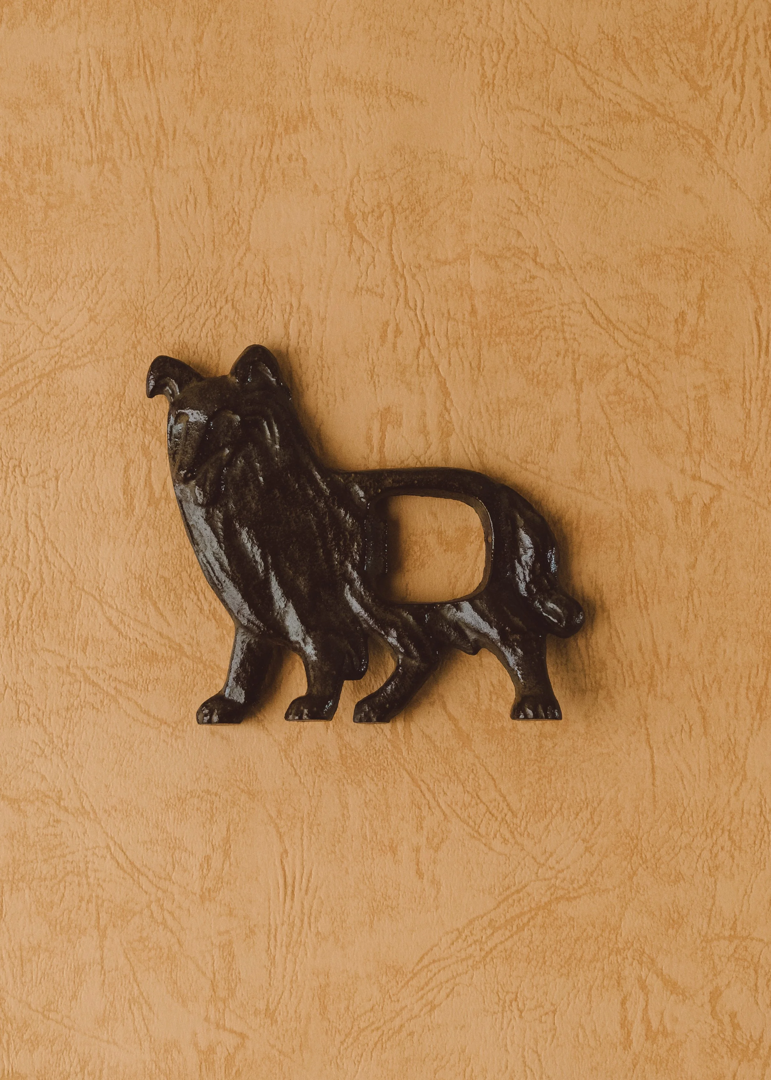 Minimalist Japanese iron dog statue. Vintage Nambu ironware artifact in a deep brownish lacquer finish, reflecting the Western-inspired post-war aesthetic.