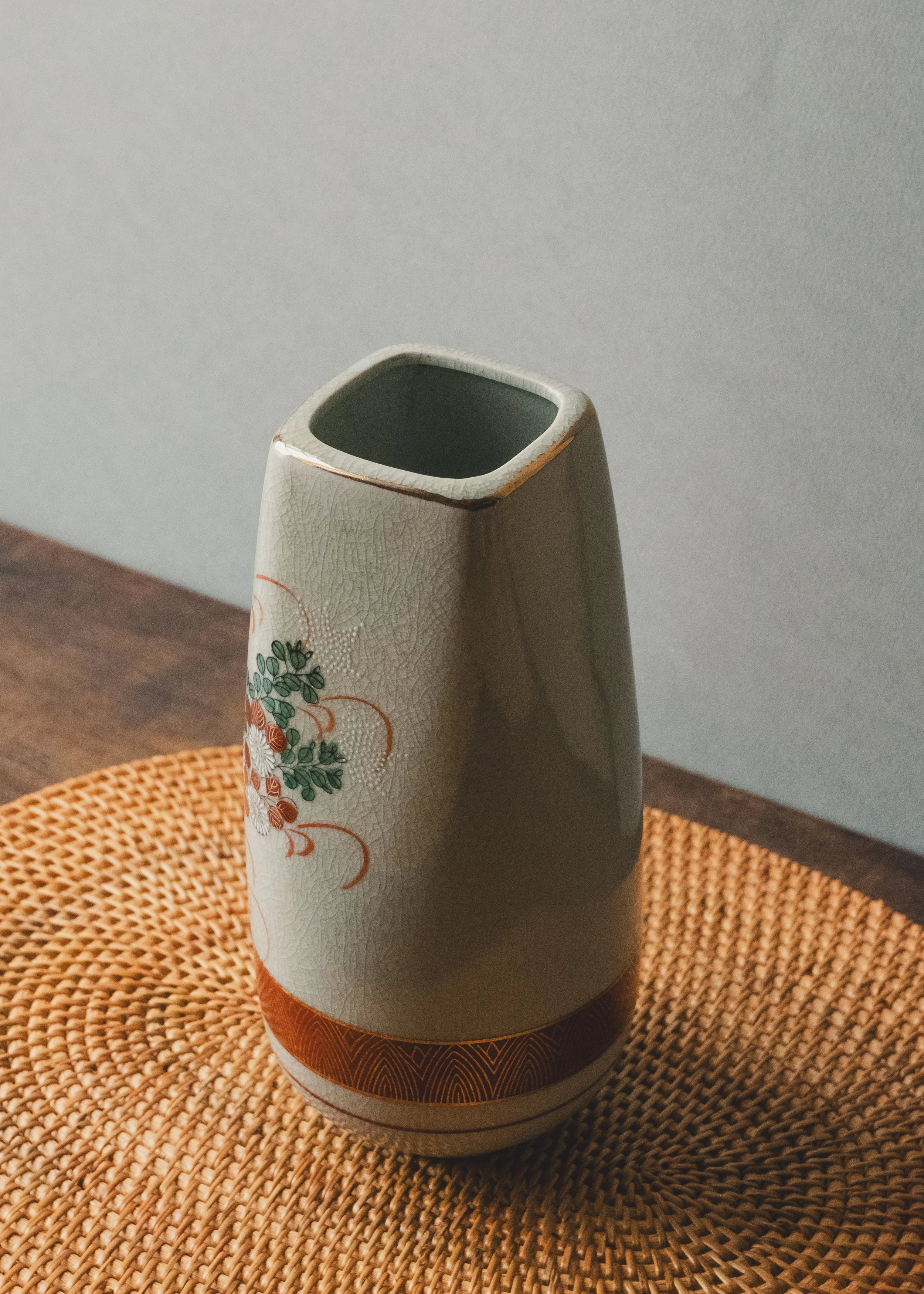 Exquisite vintage Japanese Kinrande ceramic flower vase with hand-painted gold waka poetry script and colorful floral patterns on white crackle glaze surface.
