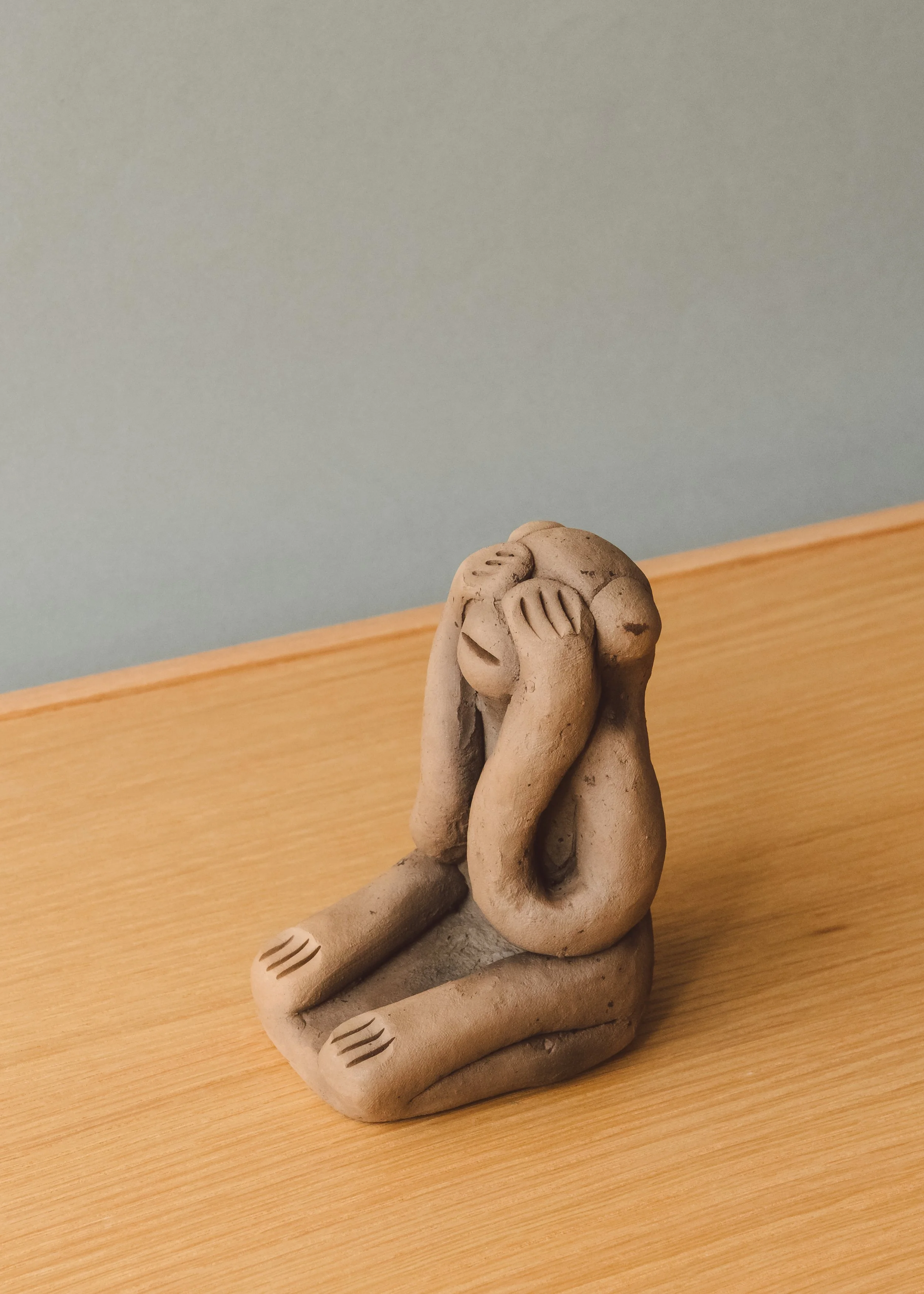 Close up of a 1960s Japanese clay guardian monkey (See No Evil). Features a rugged, finger-pinched surface characteristic of primitive Zen aesthetics, sourced from an authentic Mingei archive.