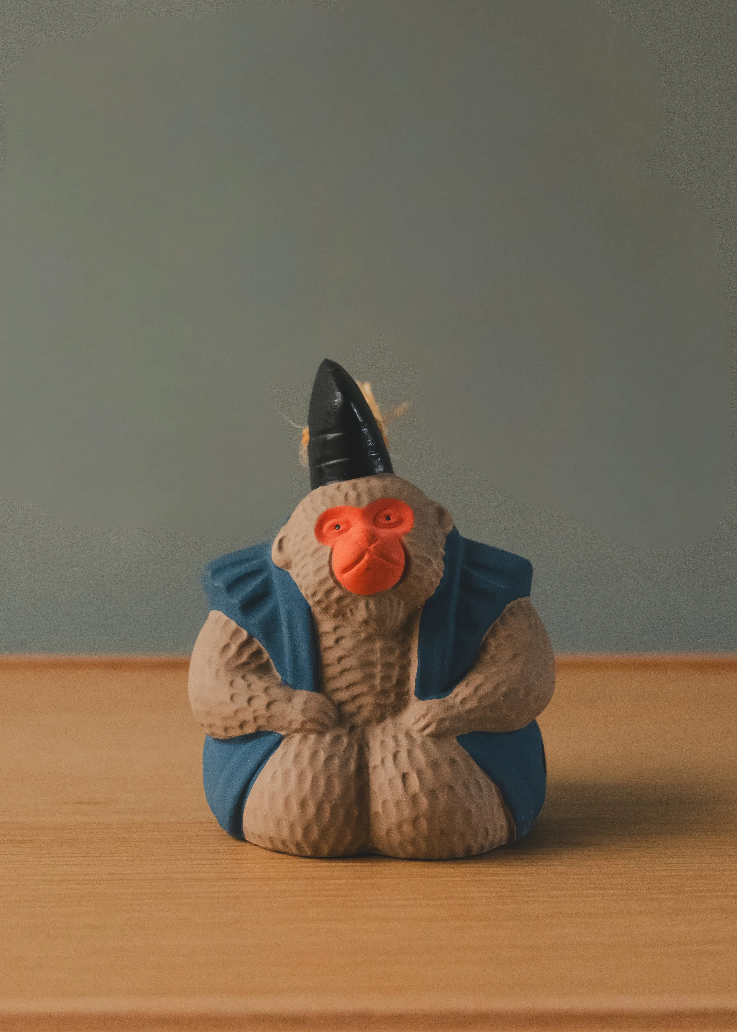 A direct frontal presentation of the Osaka Tenmangu Monkey. 1-of-1 archival specimen from the Showa era, intended for spatial purification and grounding.