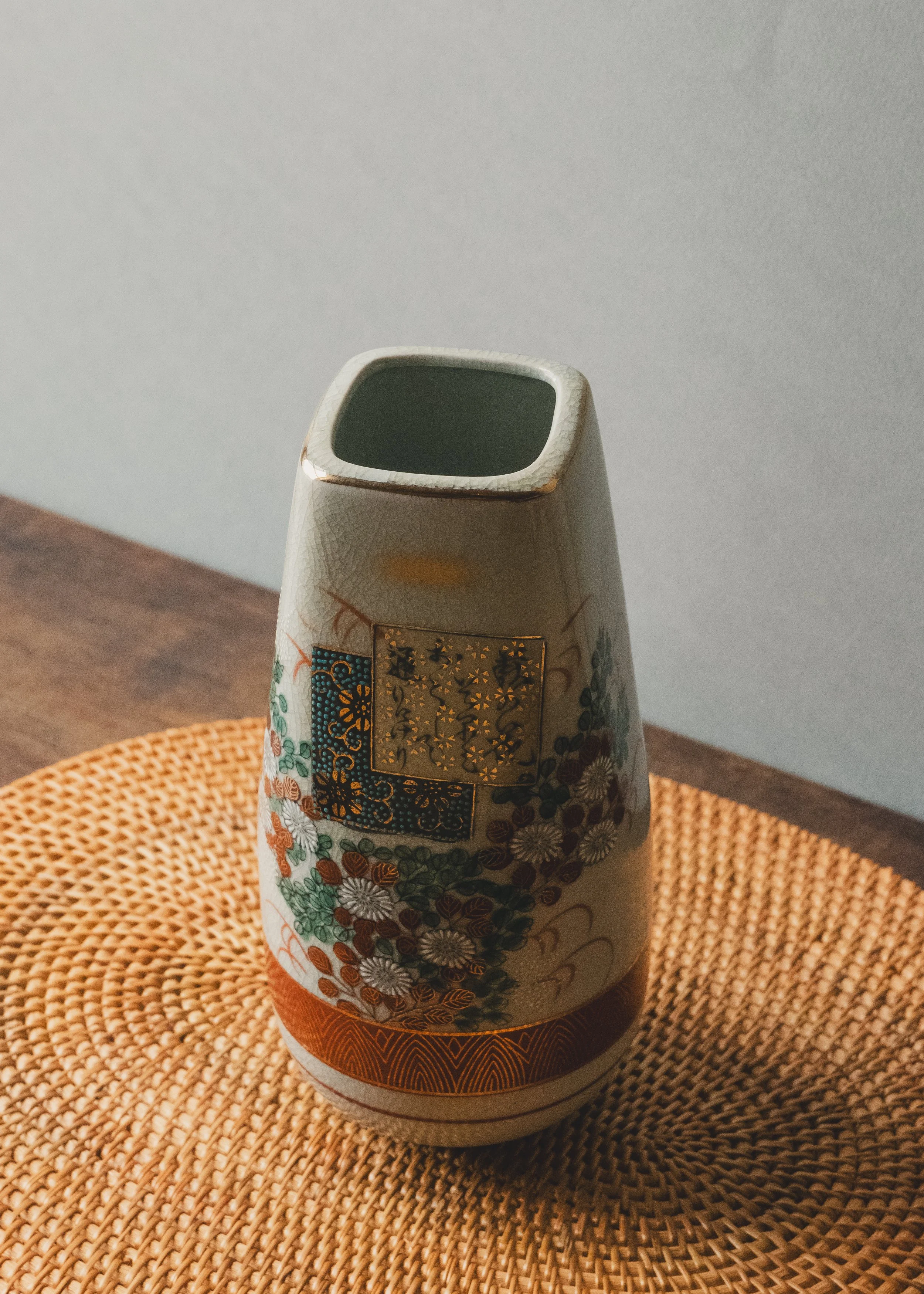 Exquisite vintage Japanese Kinrande ceramic flower vase with hand-painted gold waka poetry script and colorful floral patterns on white crackle glaze surface.