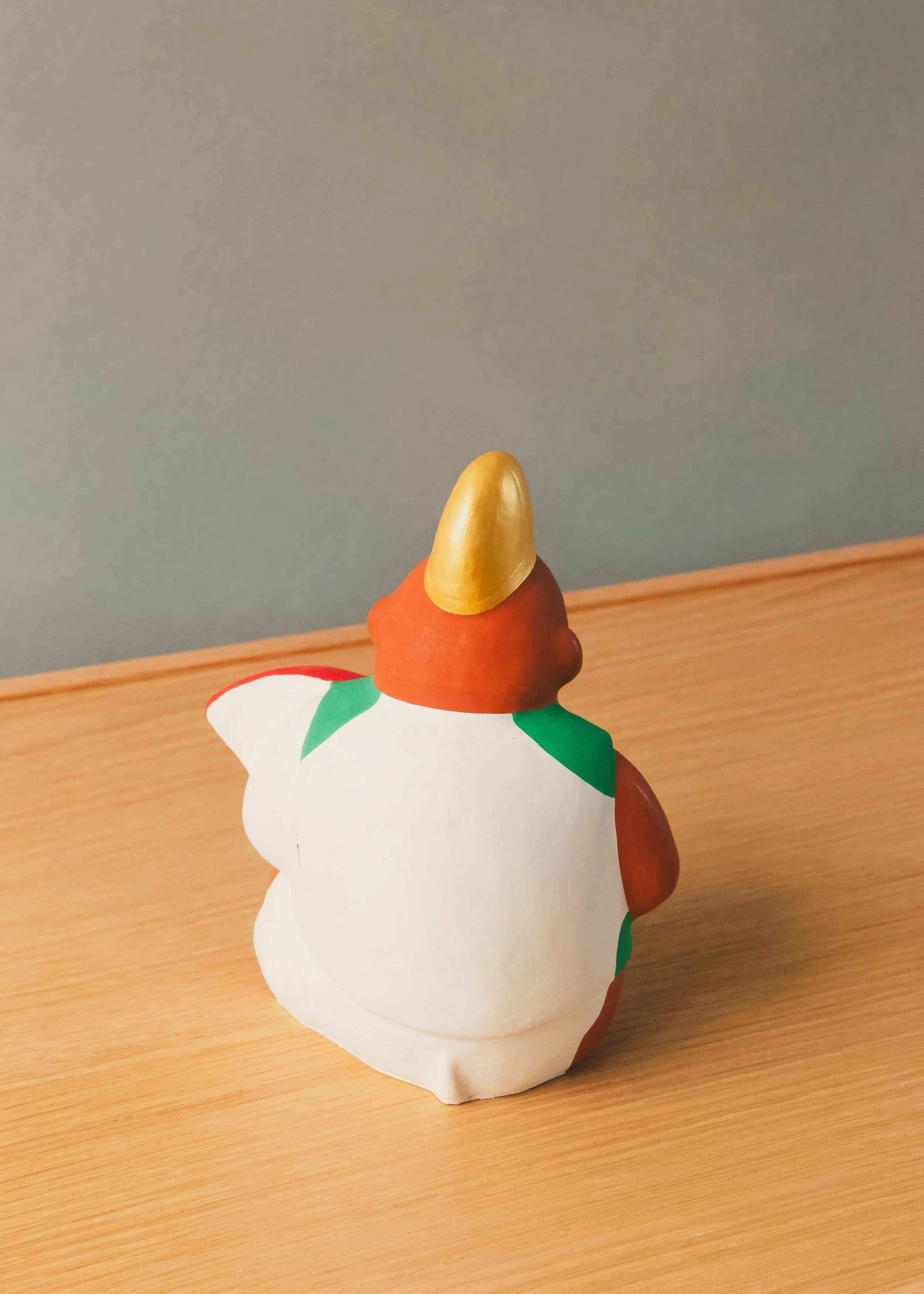 Rear view of an archival Hanamaki clay doll from 1974. Revealing the authentic rustic pigments and handcrafted texture of Northern Japanese tradition.