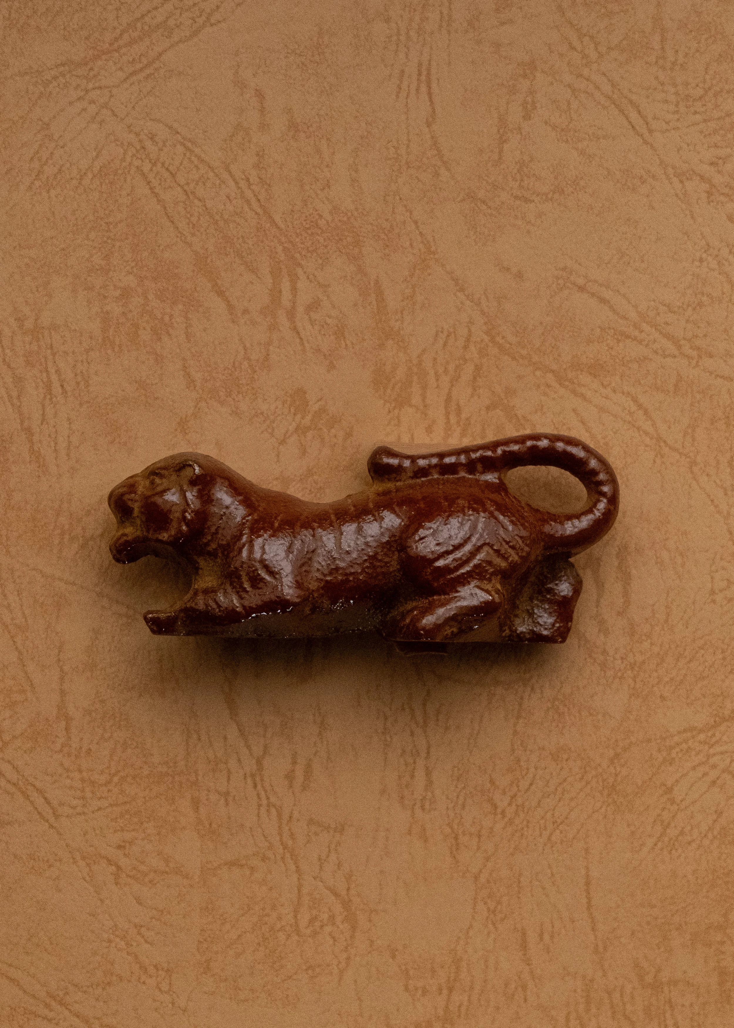 Mid-Showa modern iron tiger sculpture for cultural investors. A 300g grounded strength guardian with a unique red-amber patina, forged in the Nambu tradition of Japan.