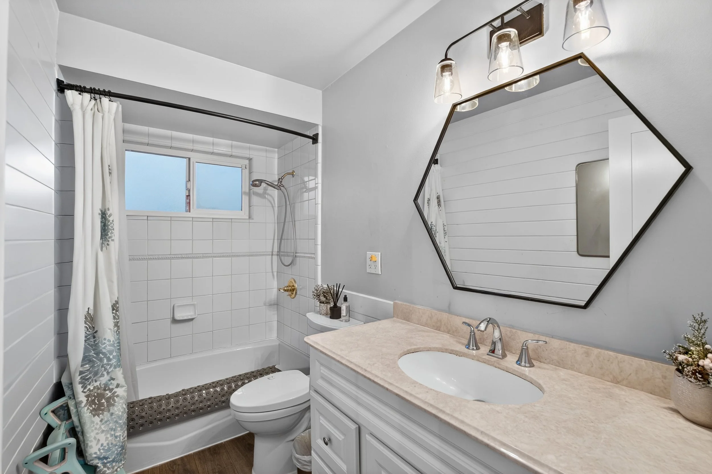 Holiman bathroom ps.jpg