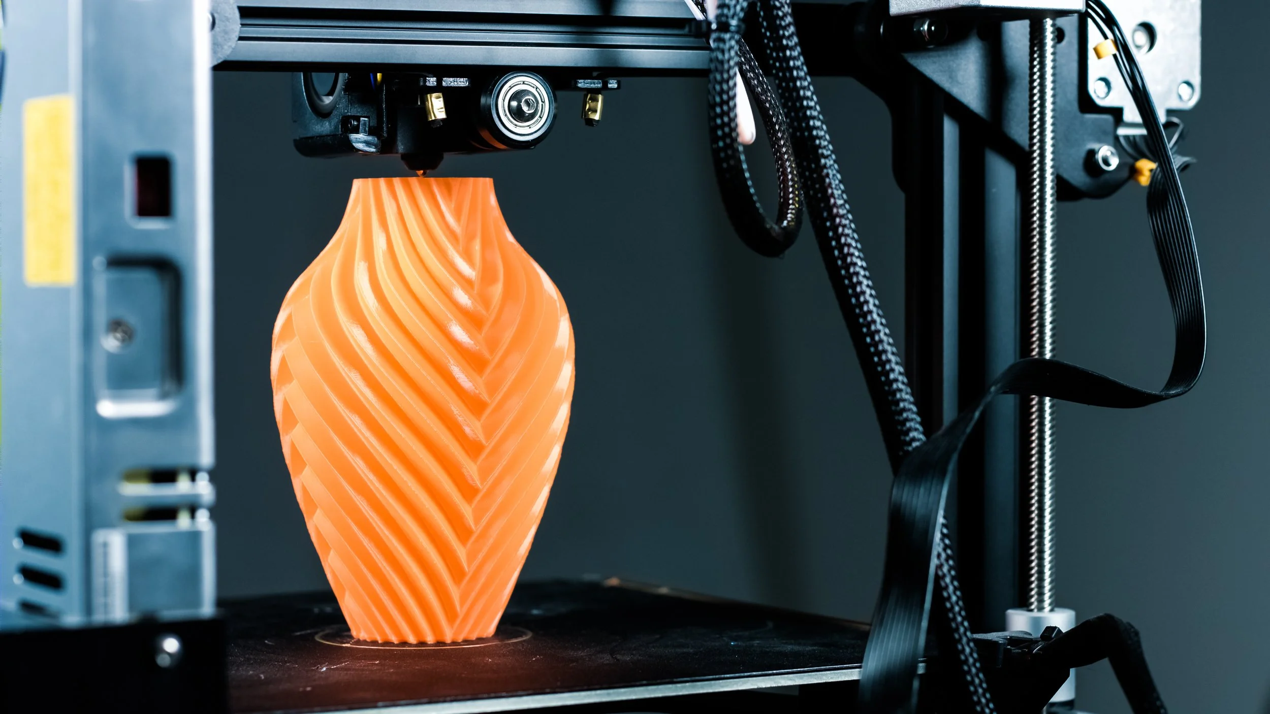 3d-printer-printing-vase.jpg