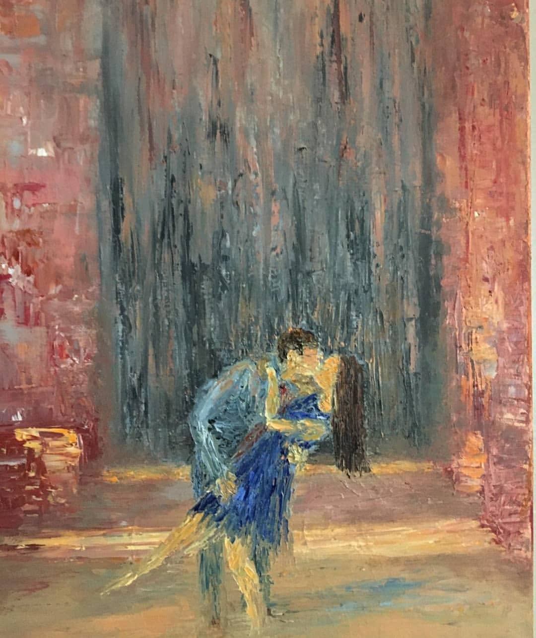 An impressionistic painting of a couple kissing, with their bodies close and leaning into each other, against a vibrant abstract background of gray, pink, and orange hues.