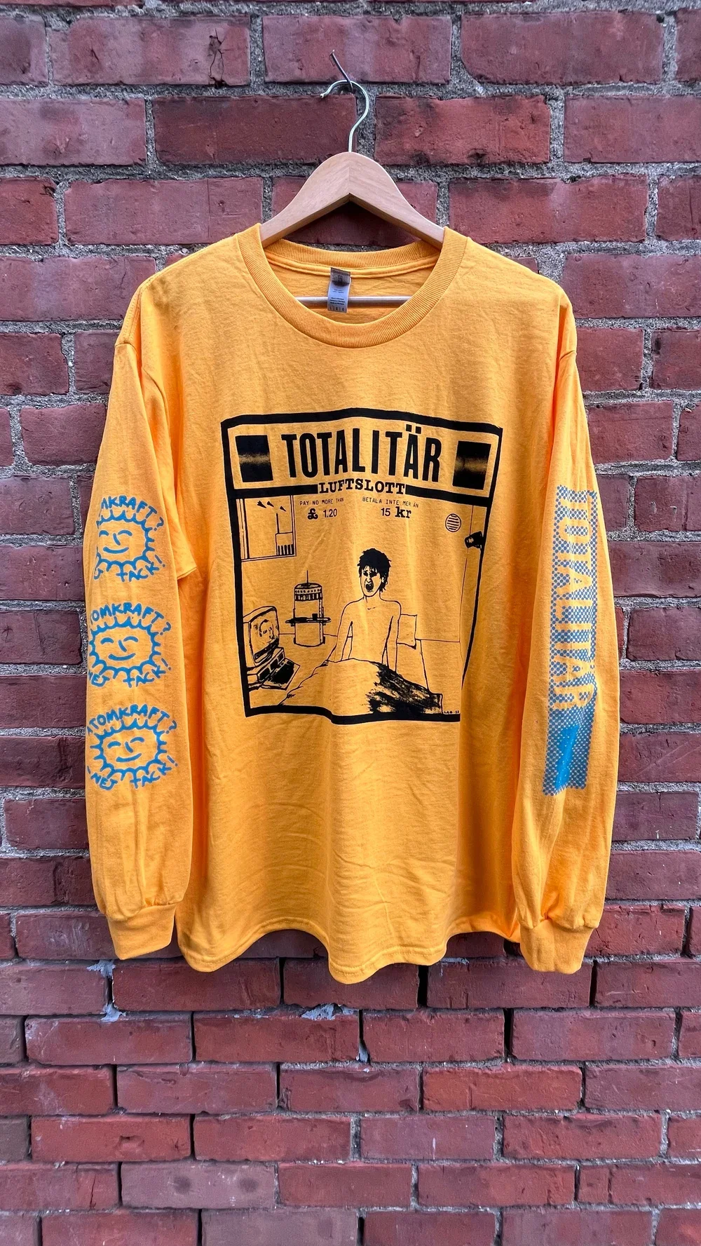 totalitar-luftslott-longsleeve (1).webp
