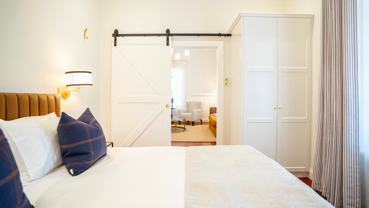 Ampersand Estates Winery - settlers cottage - bedroom