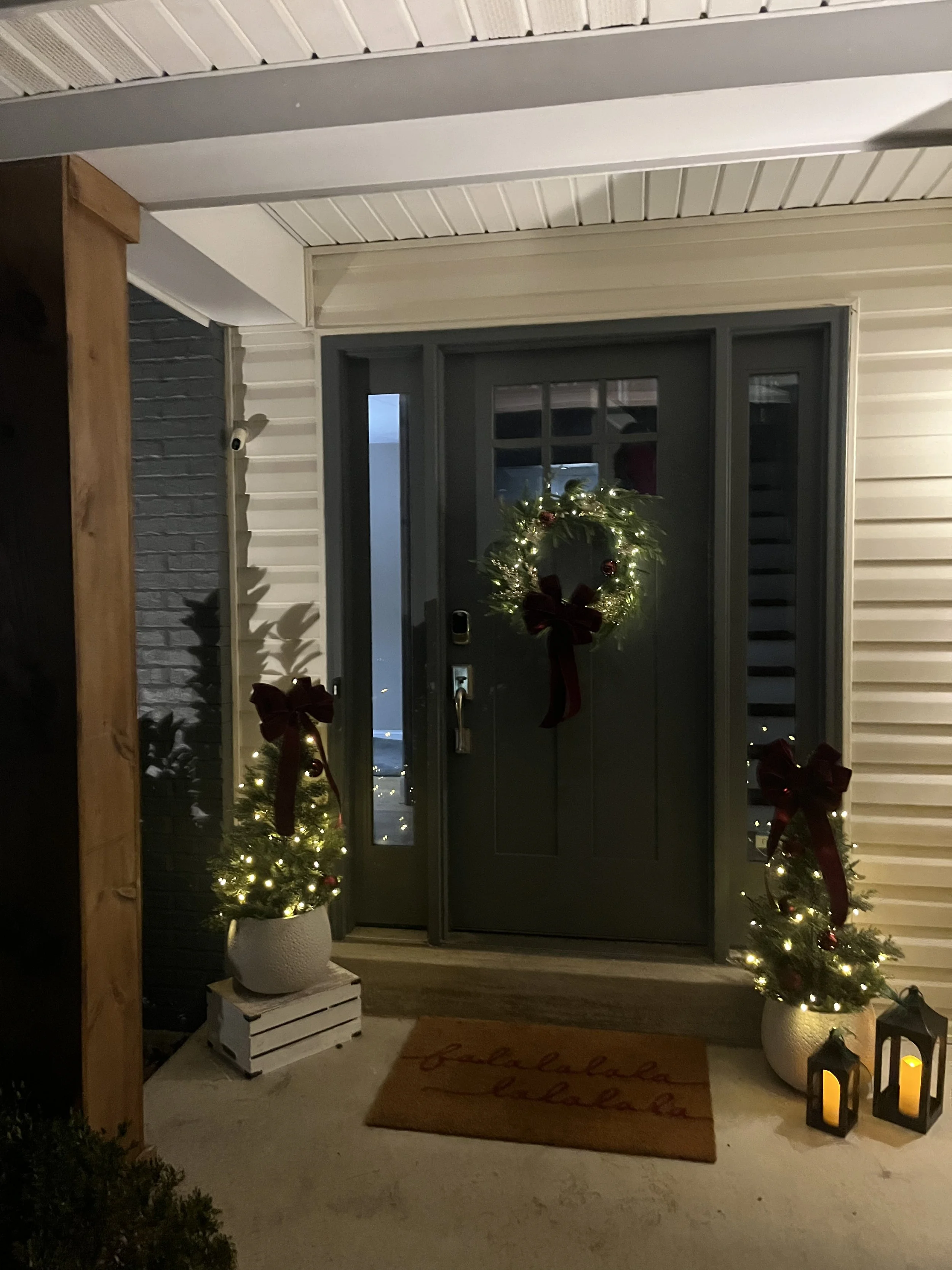 Christmas Porch Decorating in Lake Saint Louis, MO