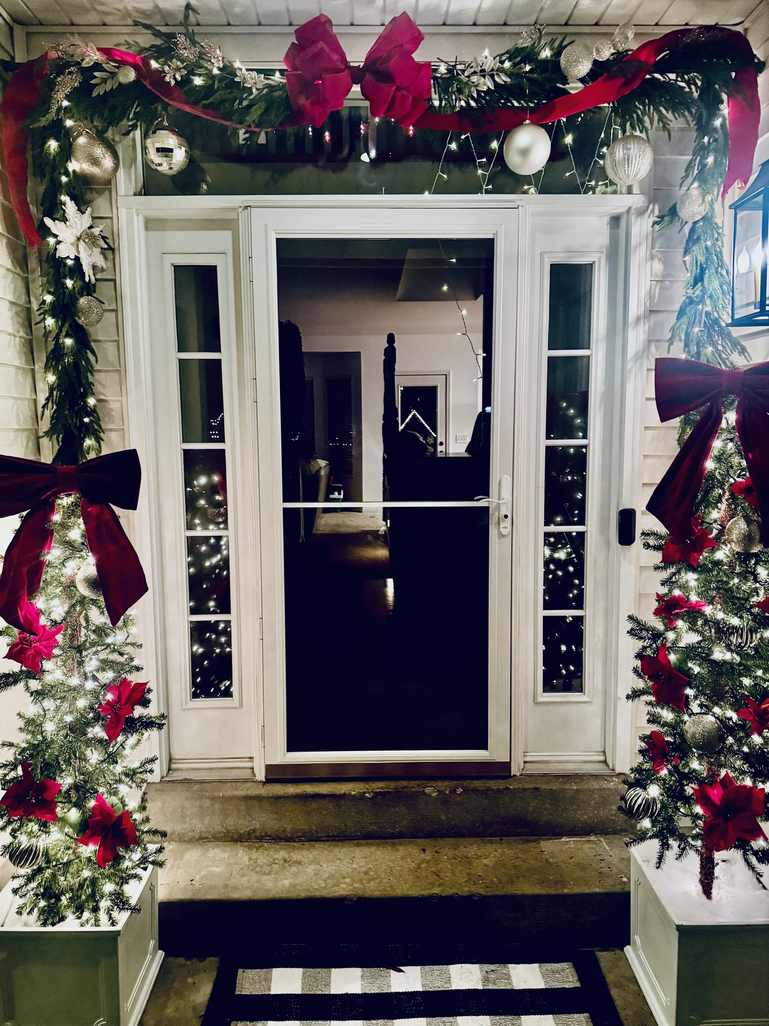 Christmas Decor & Porch Designs in Lake Saint Louis, MO