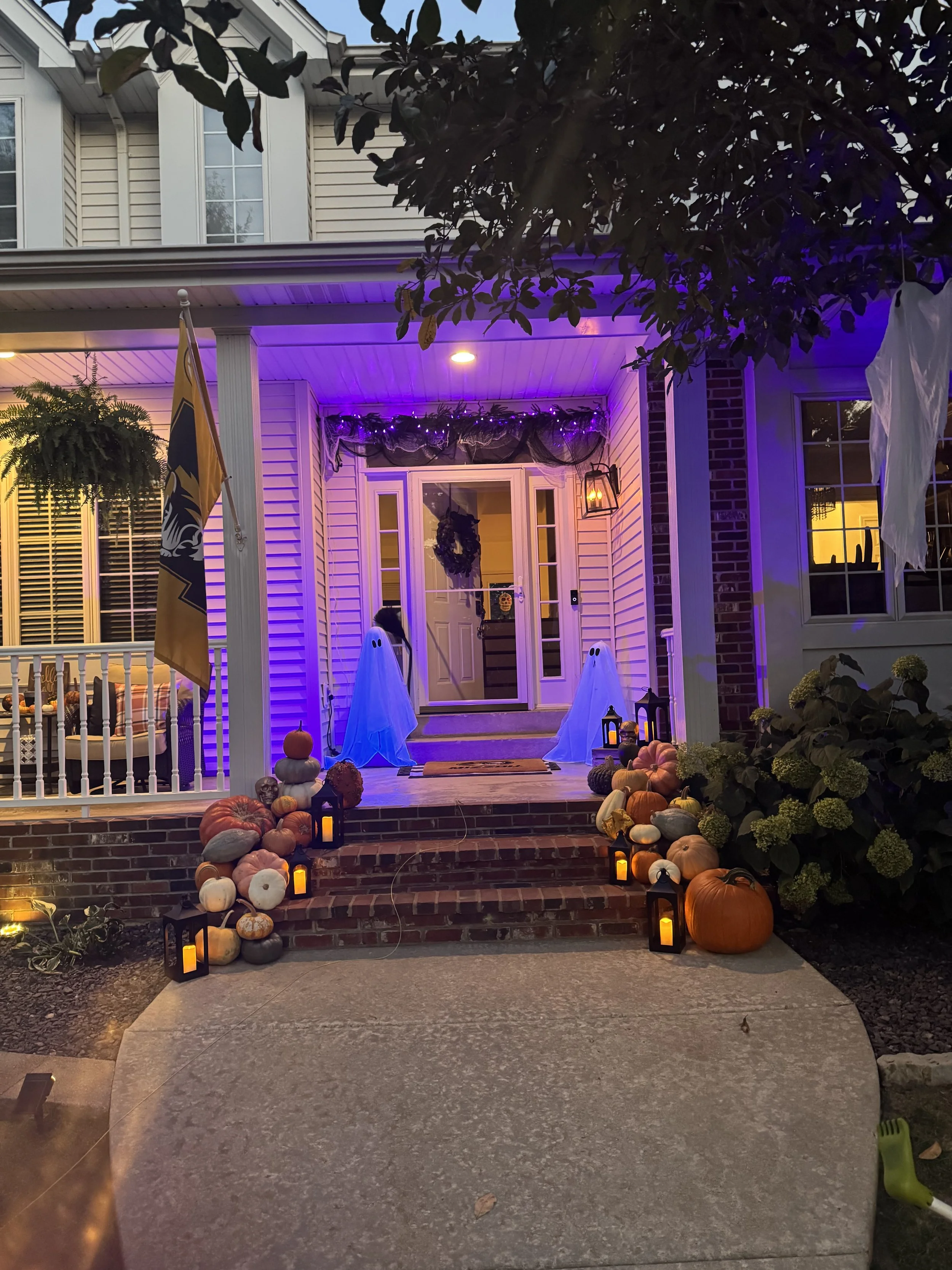 Halloween Porch Decorations | Pumpkins | Lights | Lake Saint Louis, MO