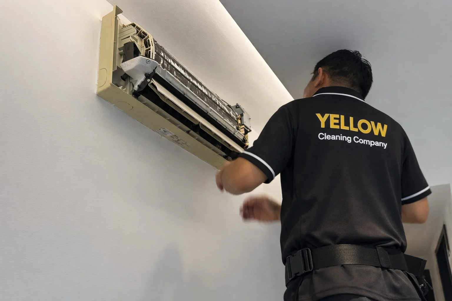 yellow_cleaning_company_aircon_cleaning