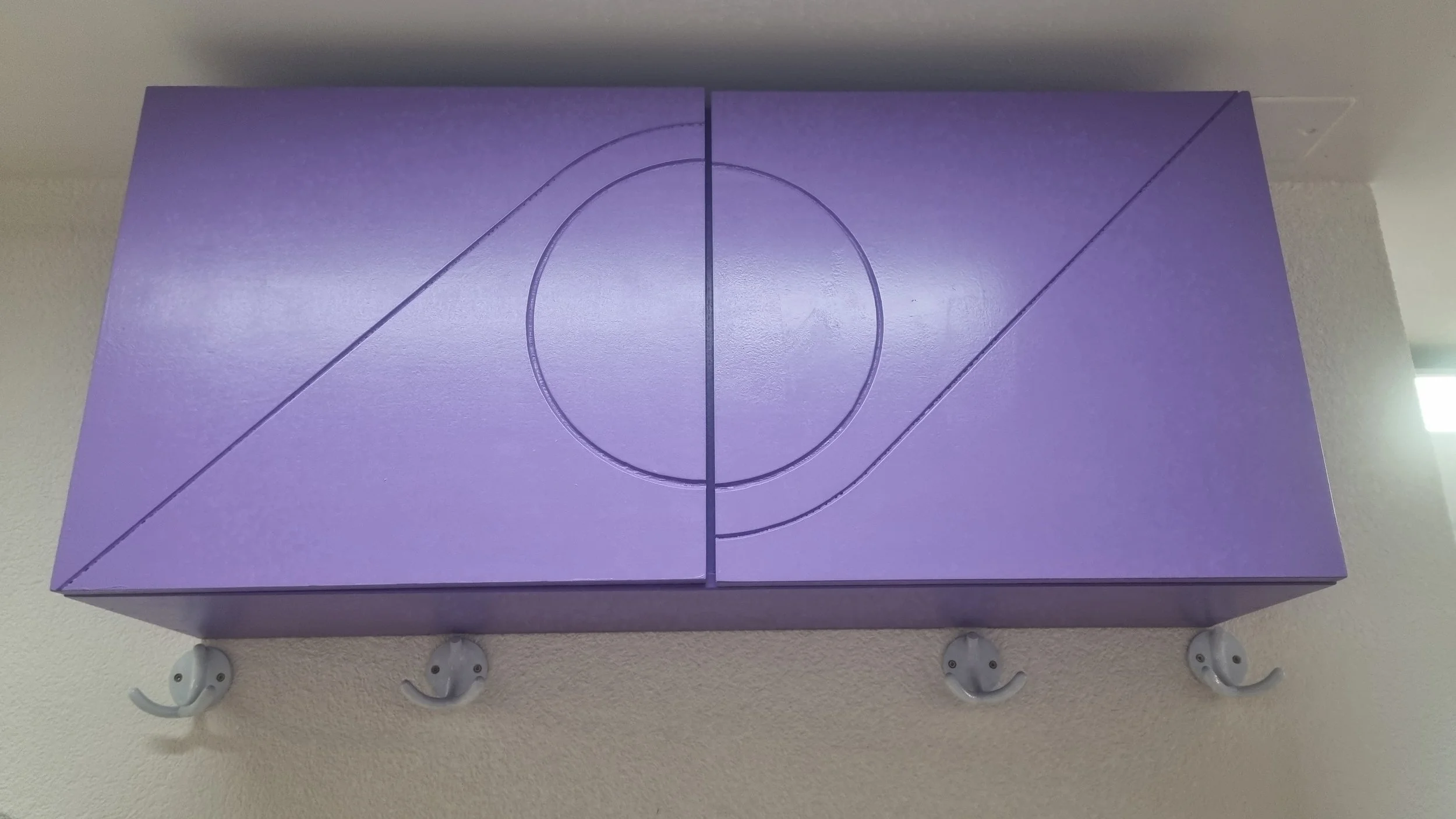 Der Yin und Yang Wandschrank