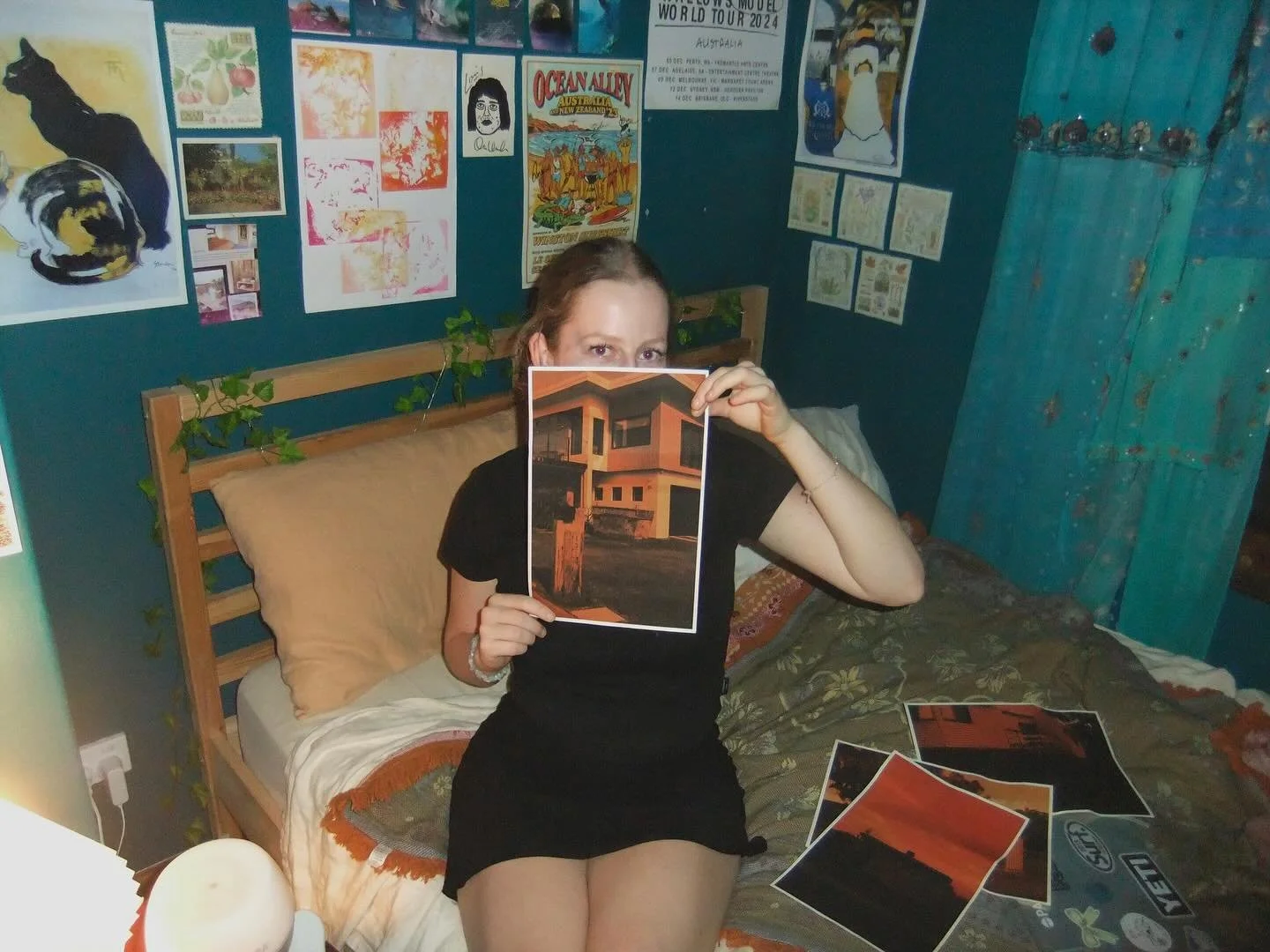 925 - The 2025 Graduate Show for NM TAFE Visual Art

You&rsquo;re invited to come and see the incredible collection of visual art from 9 graduating students (including me!). I am so proud and excited to show you this body of work. 

DETAILS: 4th of D