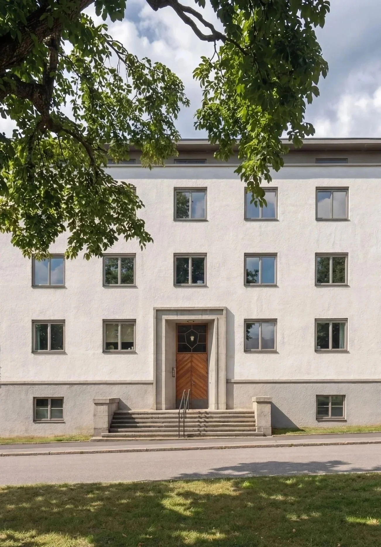 VI HAR FLYTTET TIL GAMLE KIRKEPLASS 7   