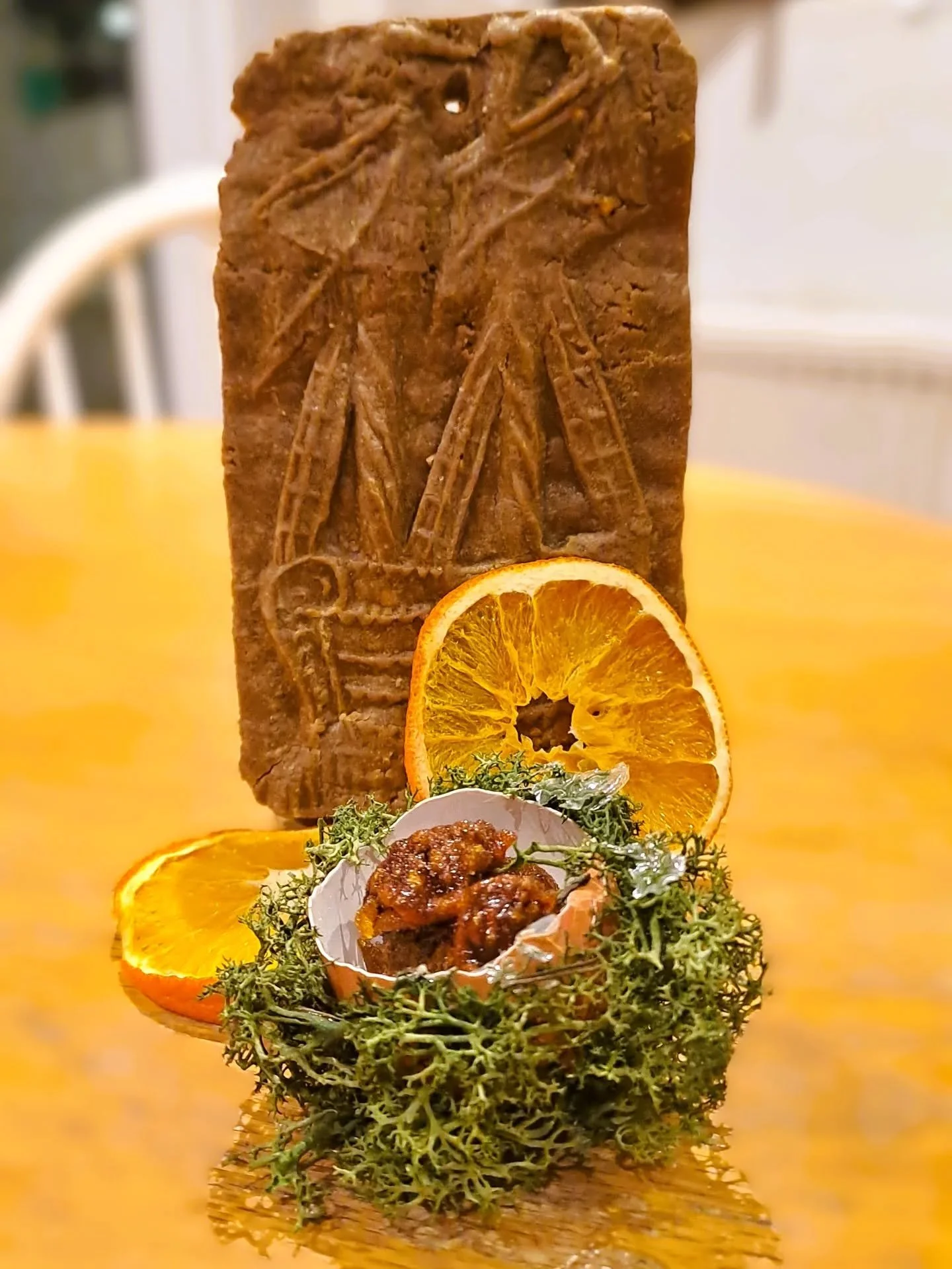 According to&nbsp;Charles Dickens in the weekly magazine of the 1850s, &lsquo;Household Words&rsquo;,&nbsp;&nbsp;it was fashionable when decorating the nursery Christmas tree in big houses to make up little &lsquo;bird&rsquo;s nests&rsquo; . These we