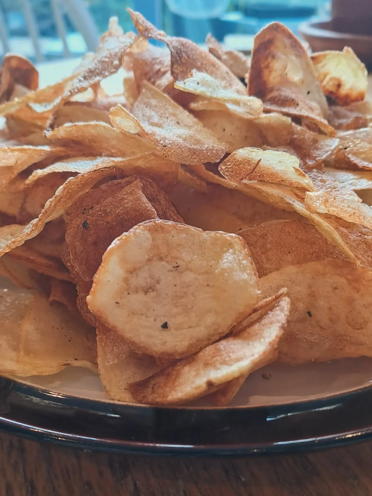 Has anyone ever&nbsp;attempted&nbsp;to make their own crisps (potato chips) ? I did yesterday and I can honestly say it's not something I would repeat. They were delicious, crunchy and fresh, but it was such a laborious process that took up so much o
