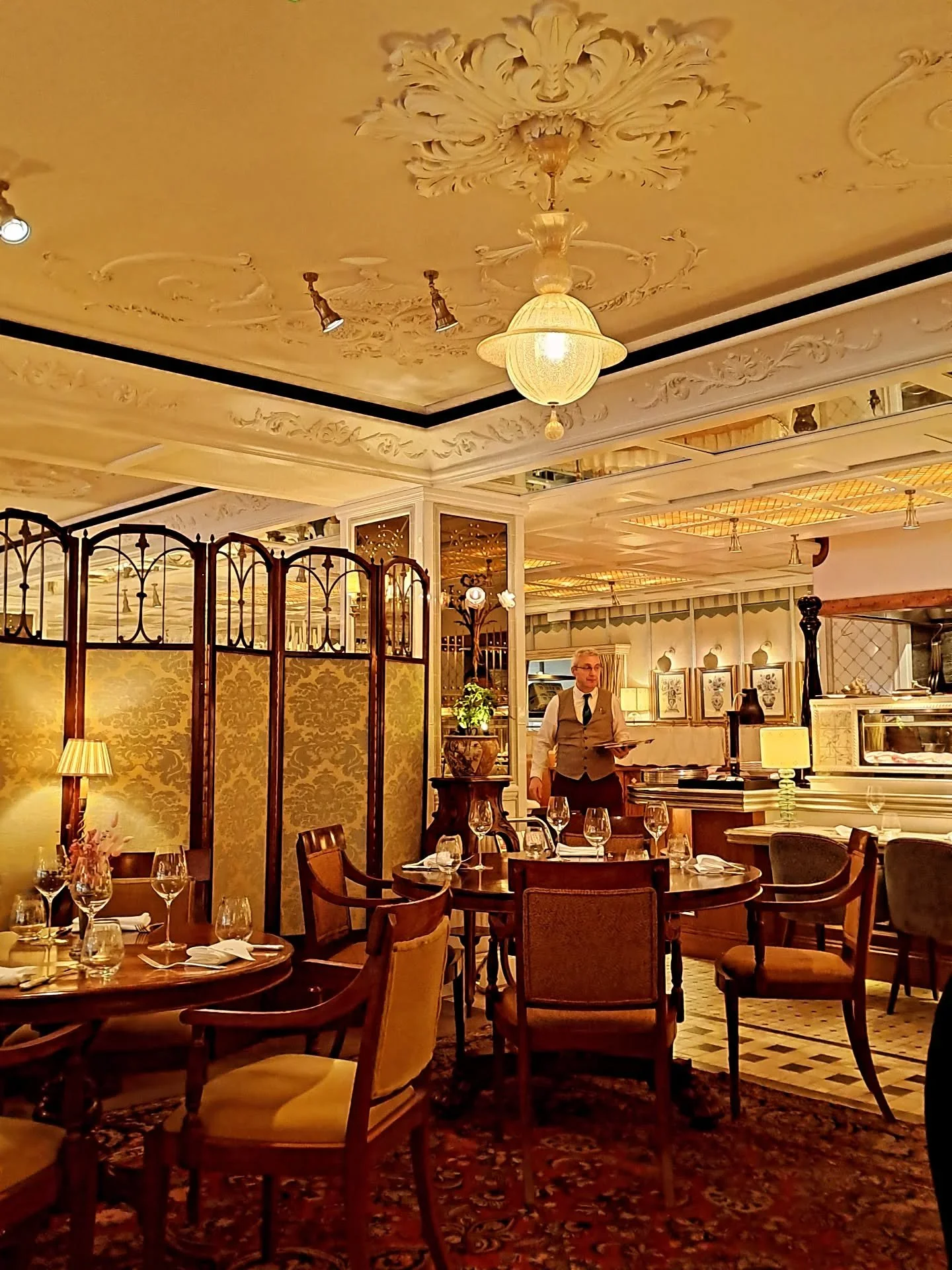 @lilibetsmayfair  A joy from start to finish. Exquisite food and enchanting surroundings.&nbsp;

Fleeting London visit yesterday for lunch with my dearest friend. What a treat!

#london
#seafood