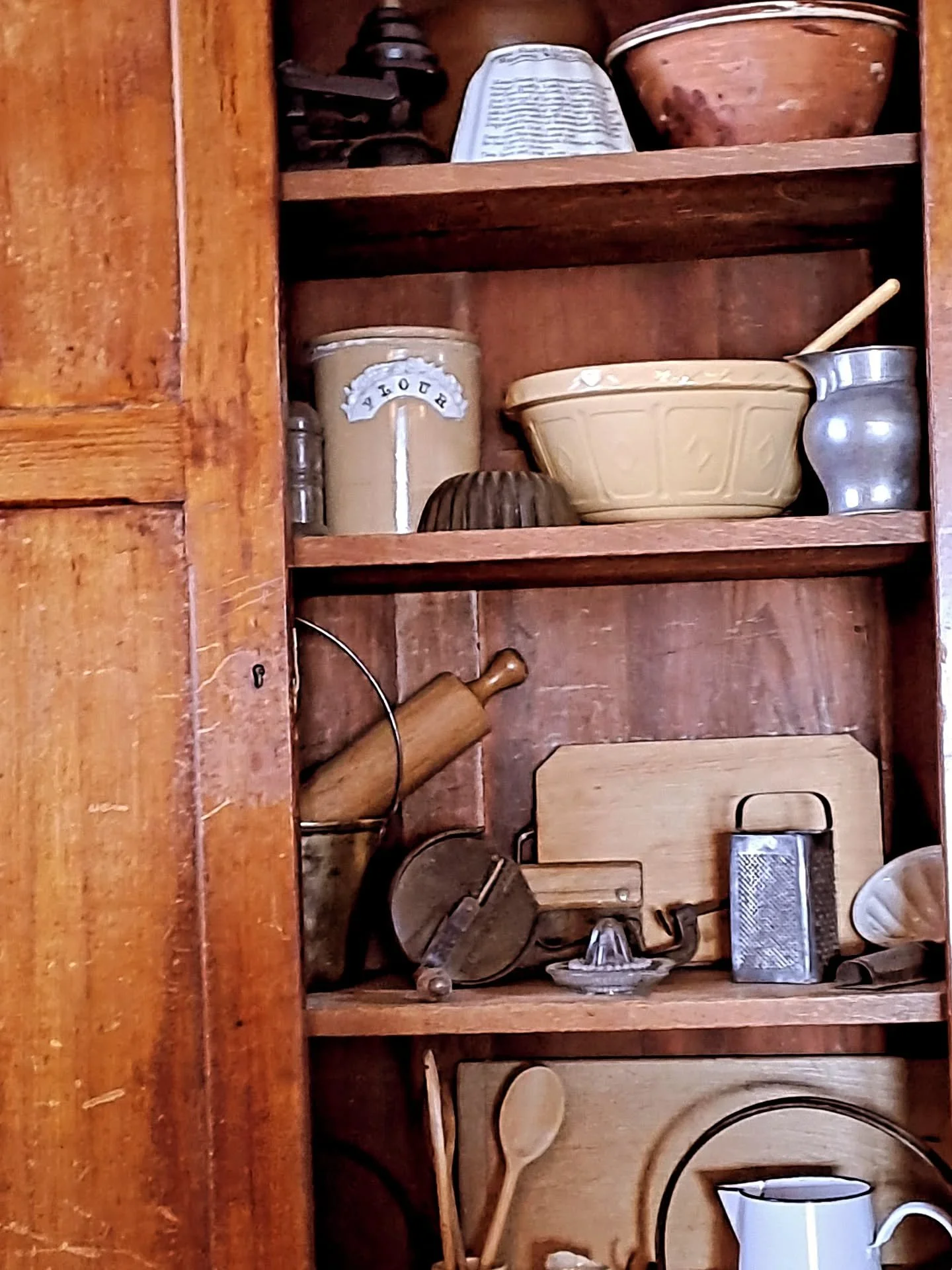 Annual trip to our beloved 2nd home, York. Hopefully soon to become more than that... This time I noticed the beautiful 16th century stained glass in the Treasurer's House, installed in the windows by its previous owner and avid collector, (a man aft