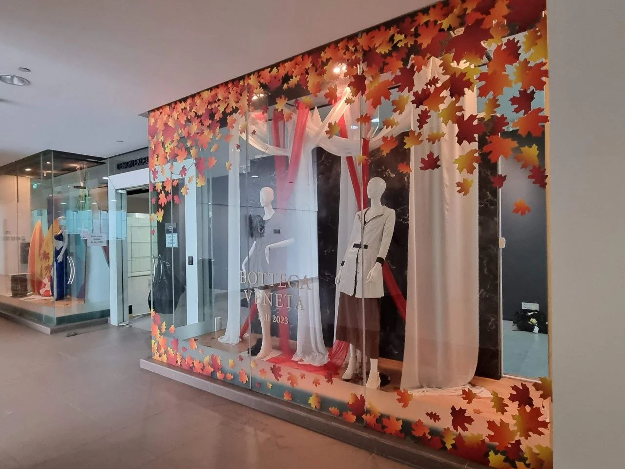This project was developed as part of the ITE Visual Merchandising (VSM) Final Year Project in 2023, where my team was tasked to conceptualise and execute a Fall/Winter window display inspired by Bottega Veneta. As the team leader, I proposed taking 
