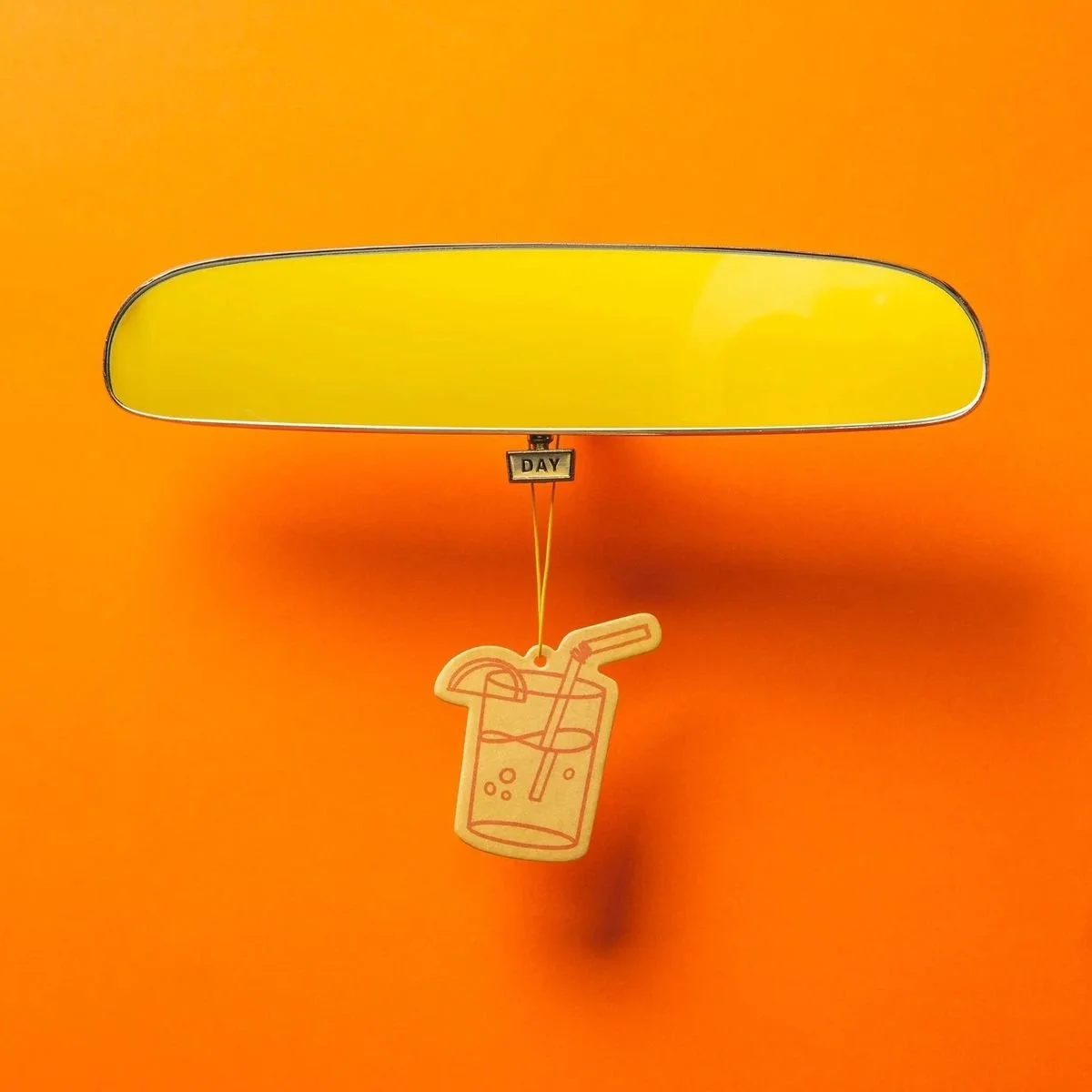 own the air. Snif geurmarketing , spiegel met geurhanger van snif