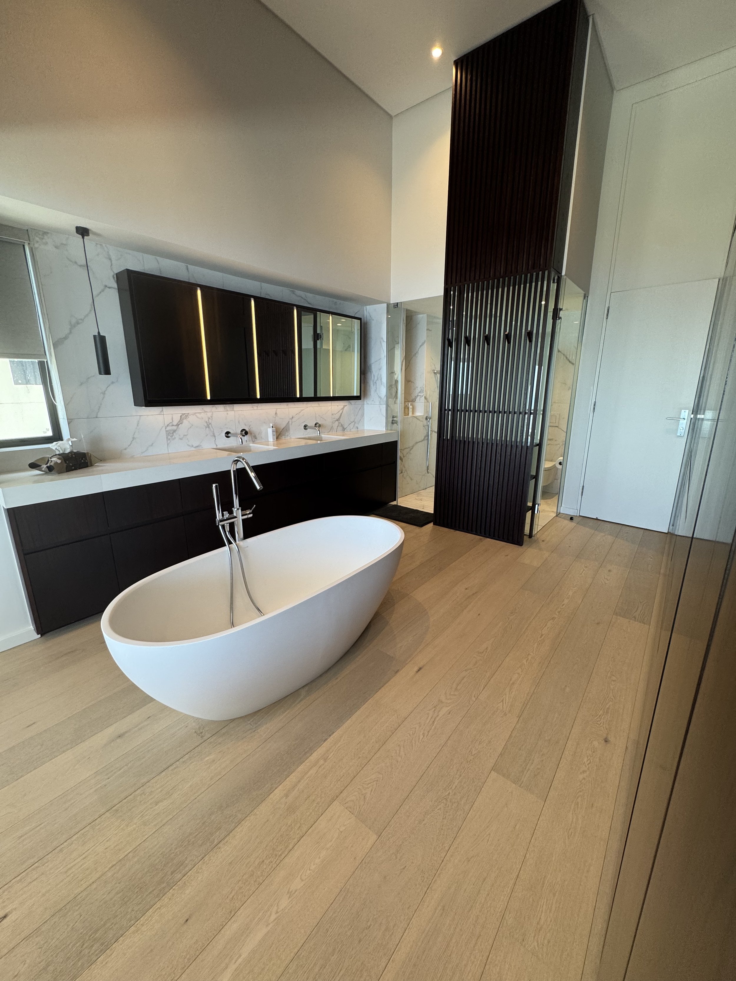 Main Bedroom En Suite Bathroom