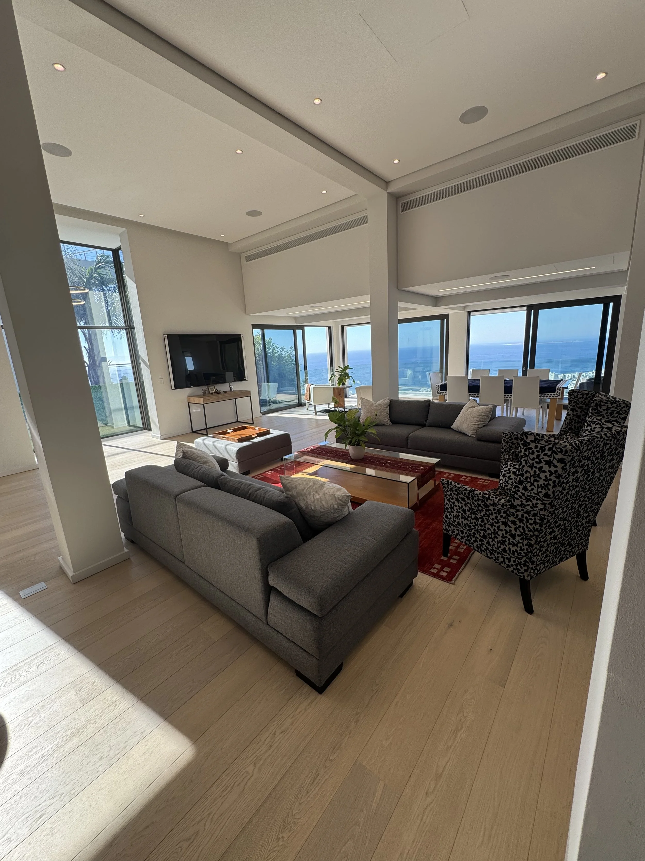 Upper Level Lounge & Dining Area