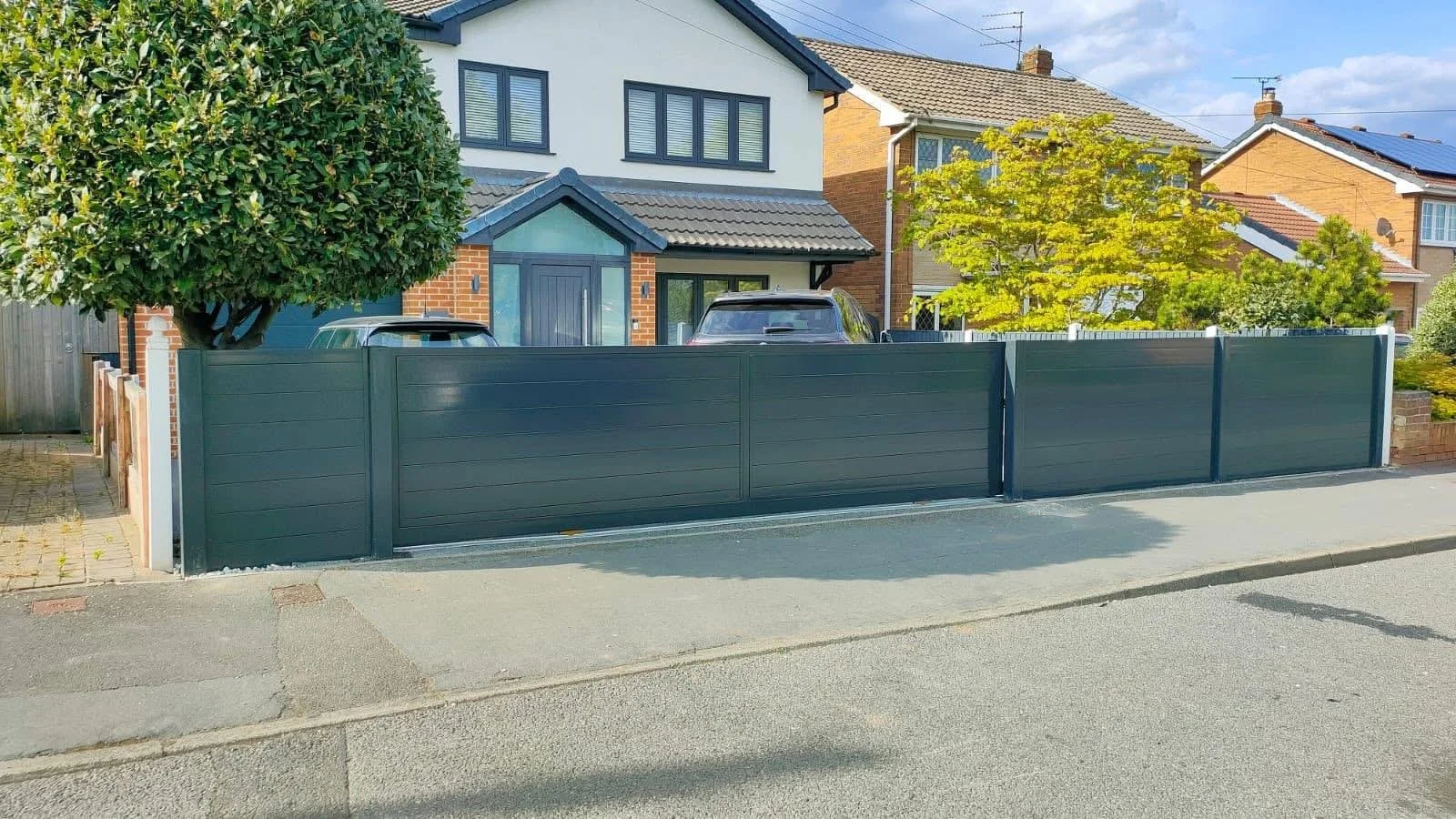Modern & Sleek driveway gate, Fabricated & installed by Whitworth Fabrications in Pontefract