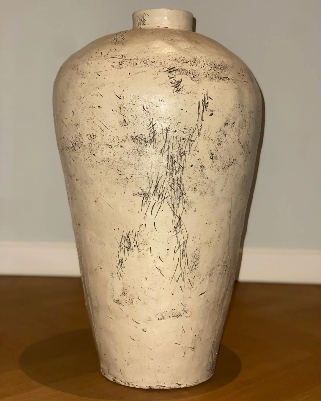 Nieuwe pot (58 x 34cm)
#keramiek #handvormenmetklei #ceramic #nature #scarvesoflife #sporen