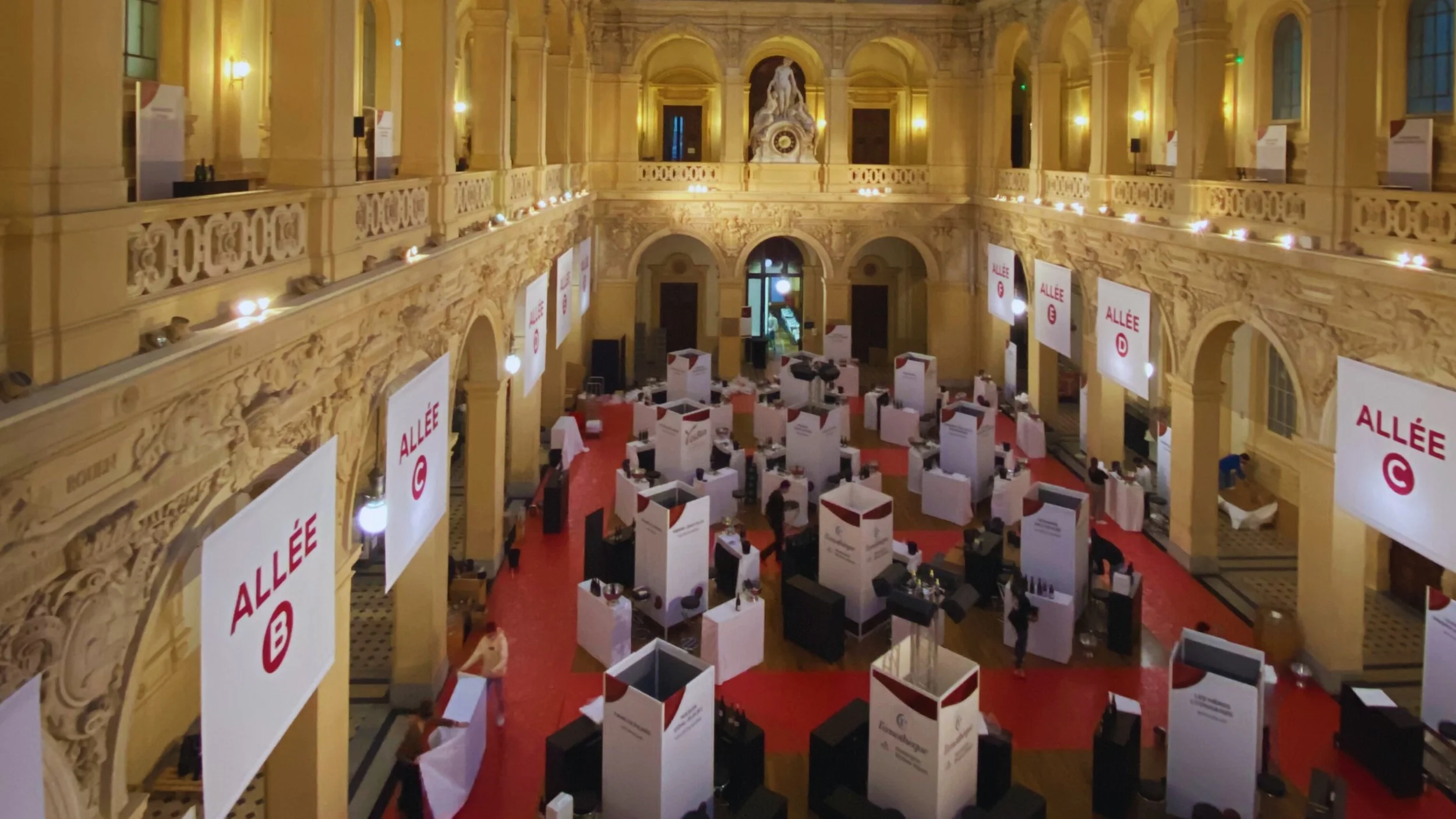 installation de stands équipe manutentionnaire